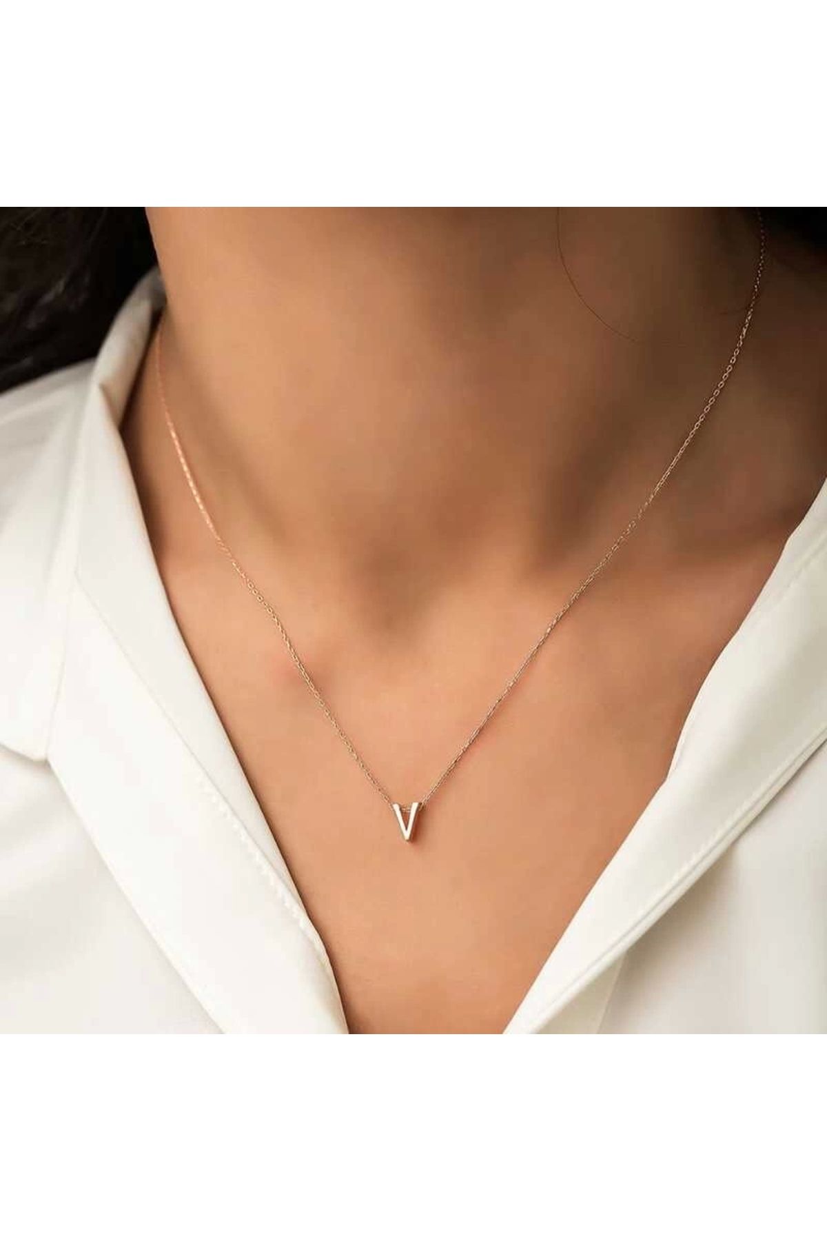 minaydan 925 Ayar Gümüş Rose 3 Boyutlu V Harf Kadın Gümüş Kolye