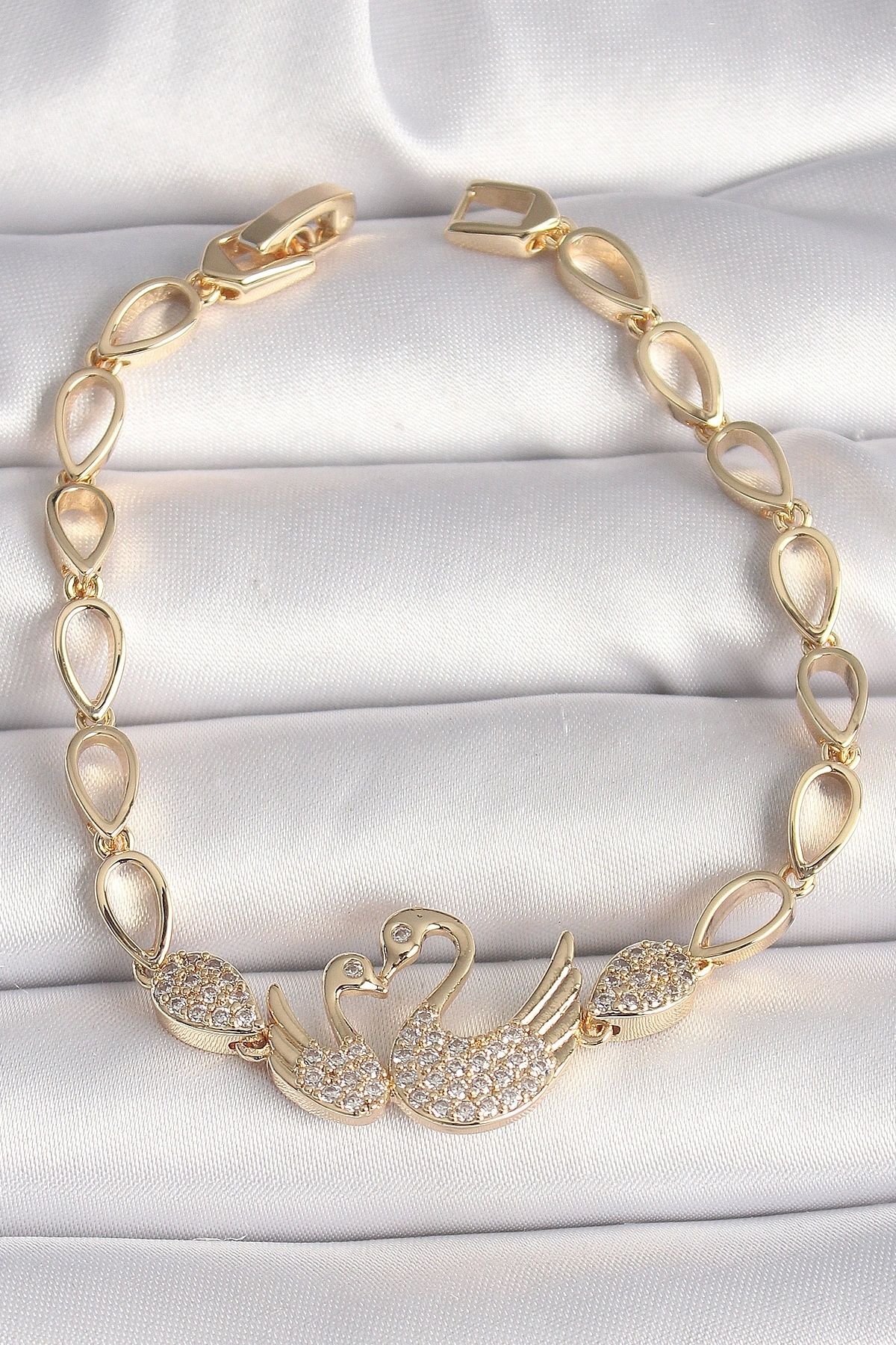 OurStyles Pirinç Gold Renk Zirkon Taşlı Kuğu Figür Damla Zincir Model Kadın Bileklik - TJ-BB6849