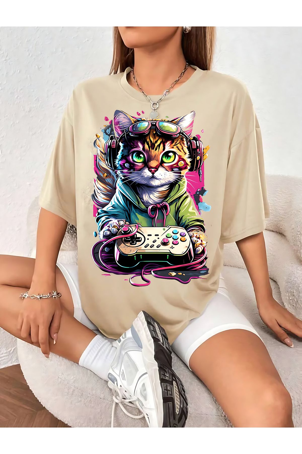 Pisa Art psa oynayan kedi baskılı t-shirt