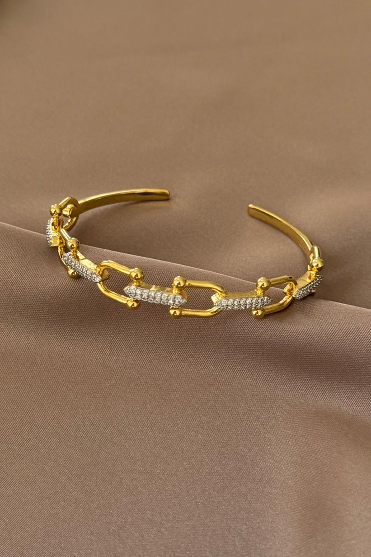 laria jewelry Taşlı Özel Seri Kelepçe Bileklik