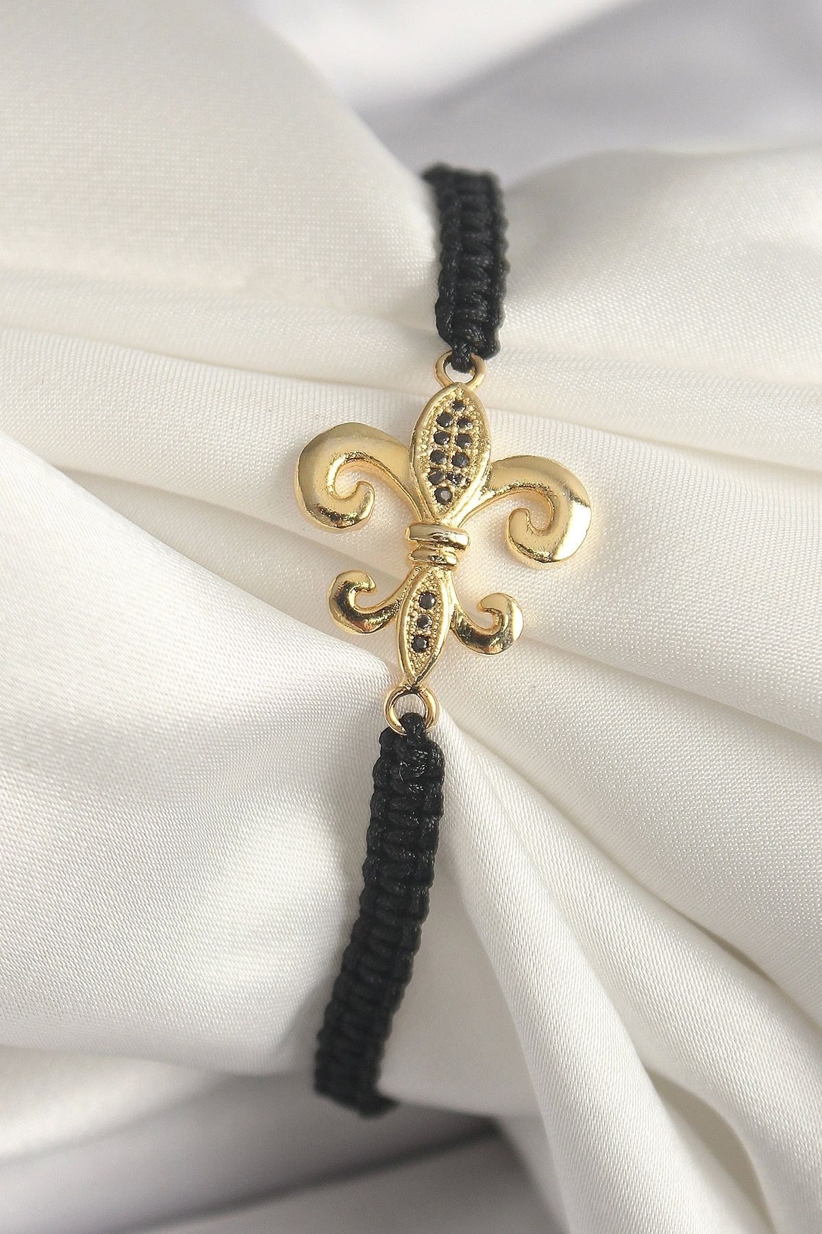 OurStyles Pirinç Gold Renk Zirkon Taş İşlemeli Zambak Figür Asansörlü Makrome Model Kadın Bileklik - TJ-BB6804