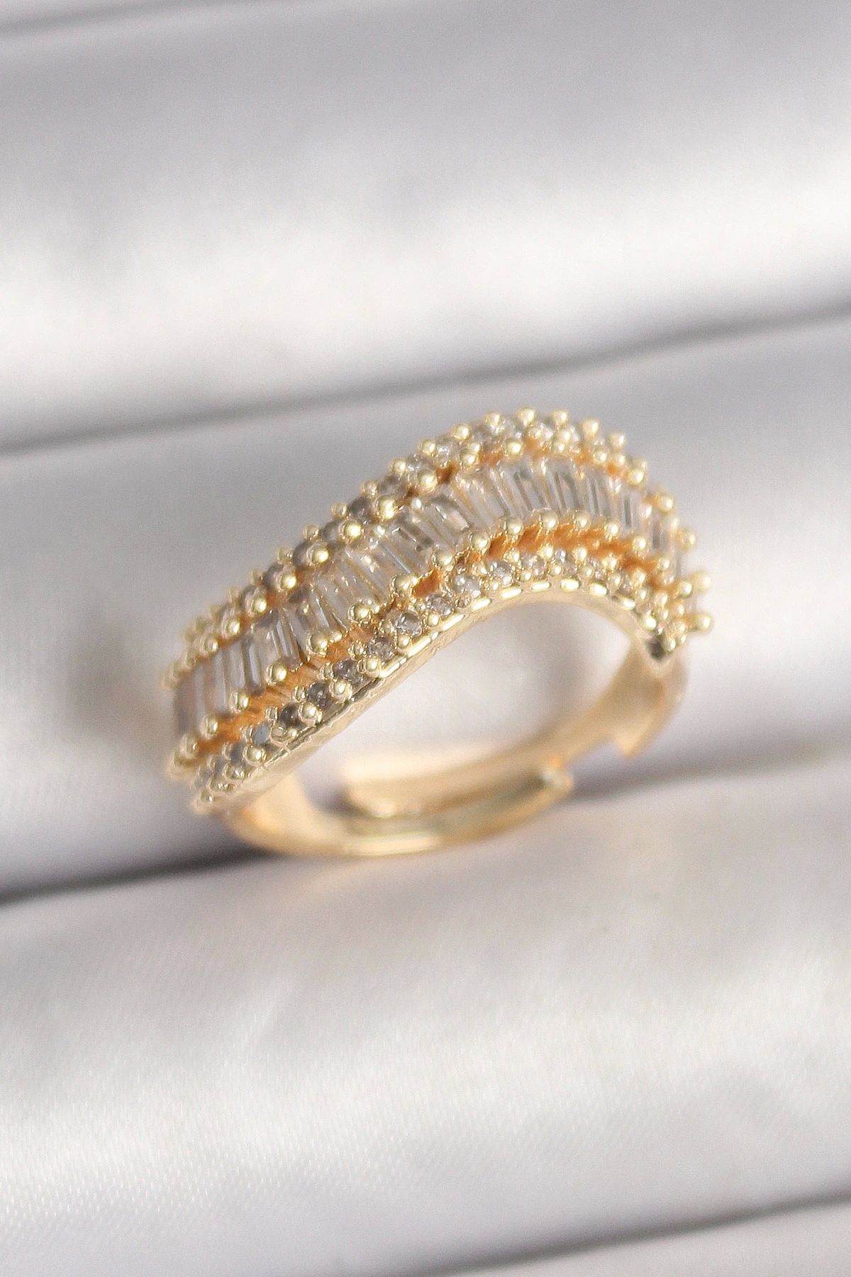 OurStyles Pirinç Gold Renk Su Yolu Zirkon Taşlı Dalga Model Ayarlanabilir Kadın Yüzük - TJ-BYK3693