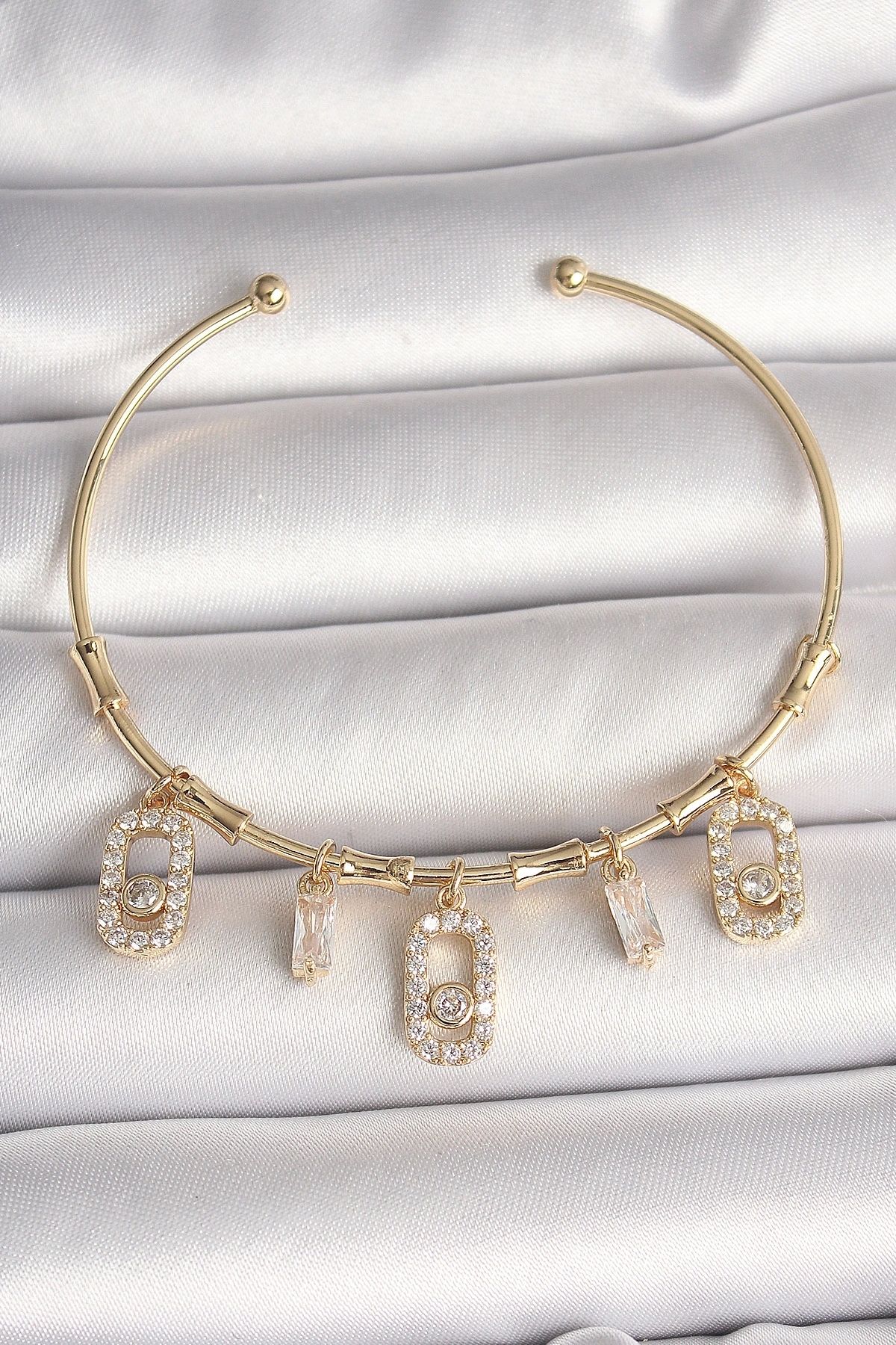 OurStyles Pirinç Gold Renk Sallantı Zirkon Taşlı Messika Figür Charm Kadın Bileklik - TJ-BB6893