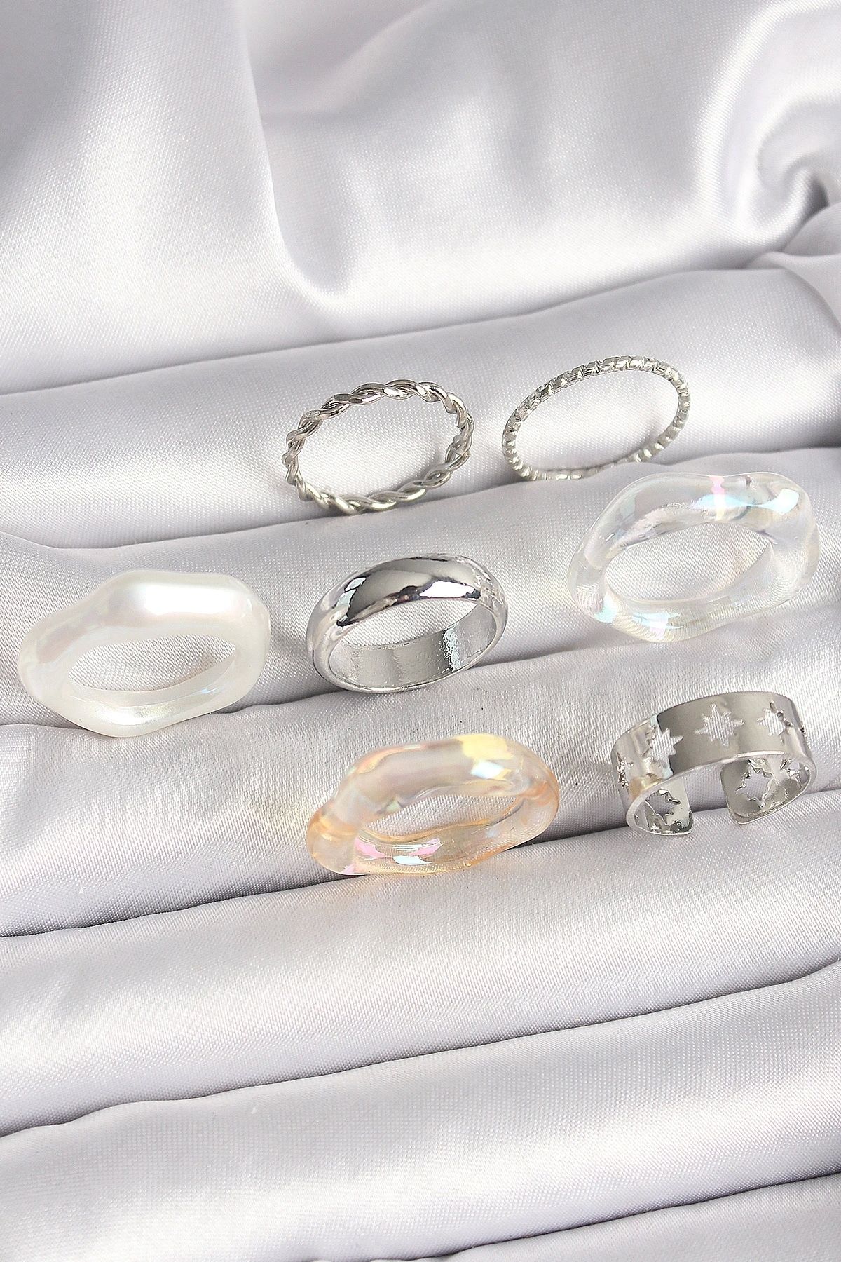 OurStyles Pirinç Gümüş Renk Beyaz Akrilik Plastik Model Kutup Yıldız İşleme Detaylı Kadın Yüzük Kombini - TJ-B