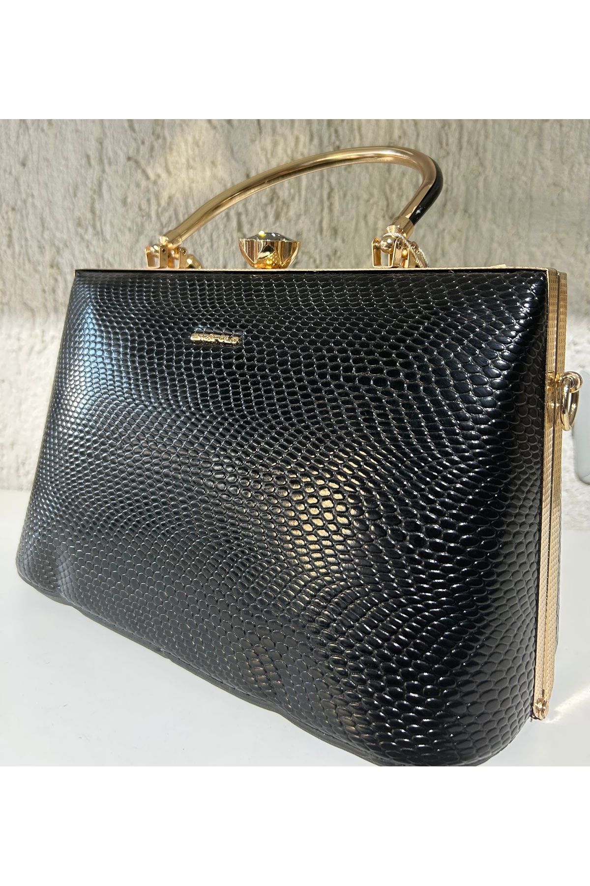 Esr polo Gold Saplı Yılan Derisi Desenli Siyah El Çantası