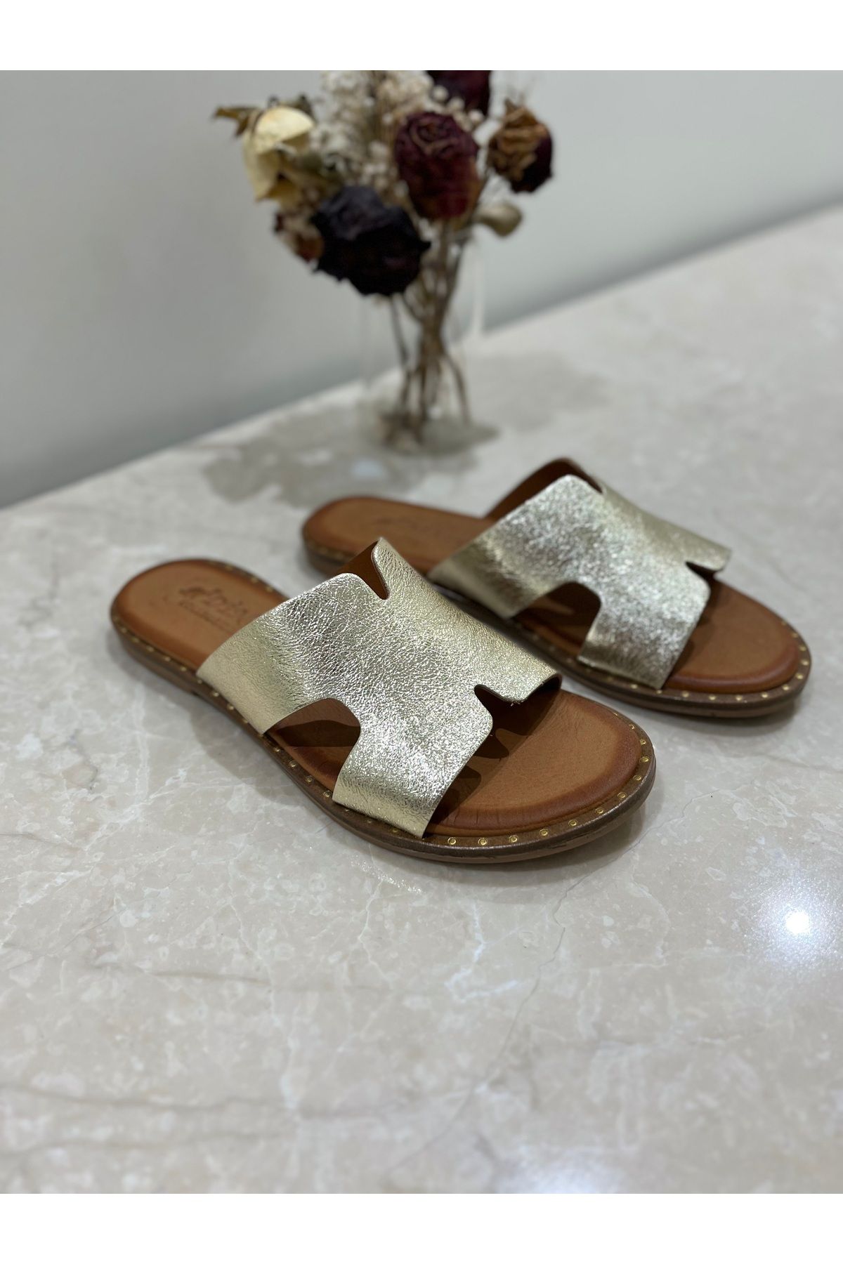 dino shoes Kadın Hakiki Deri Altın Renk Terlik - Ortopedik Rahat Tabanlı Yazlık Terlik