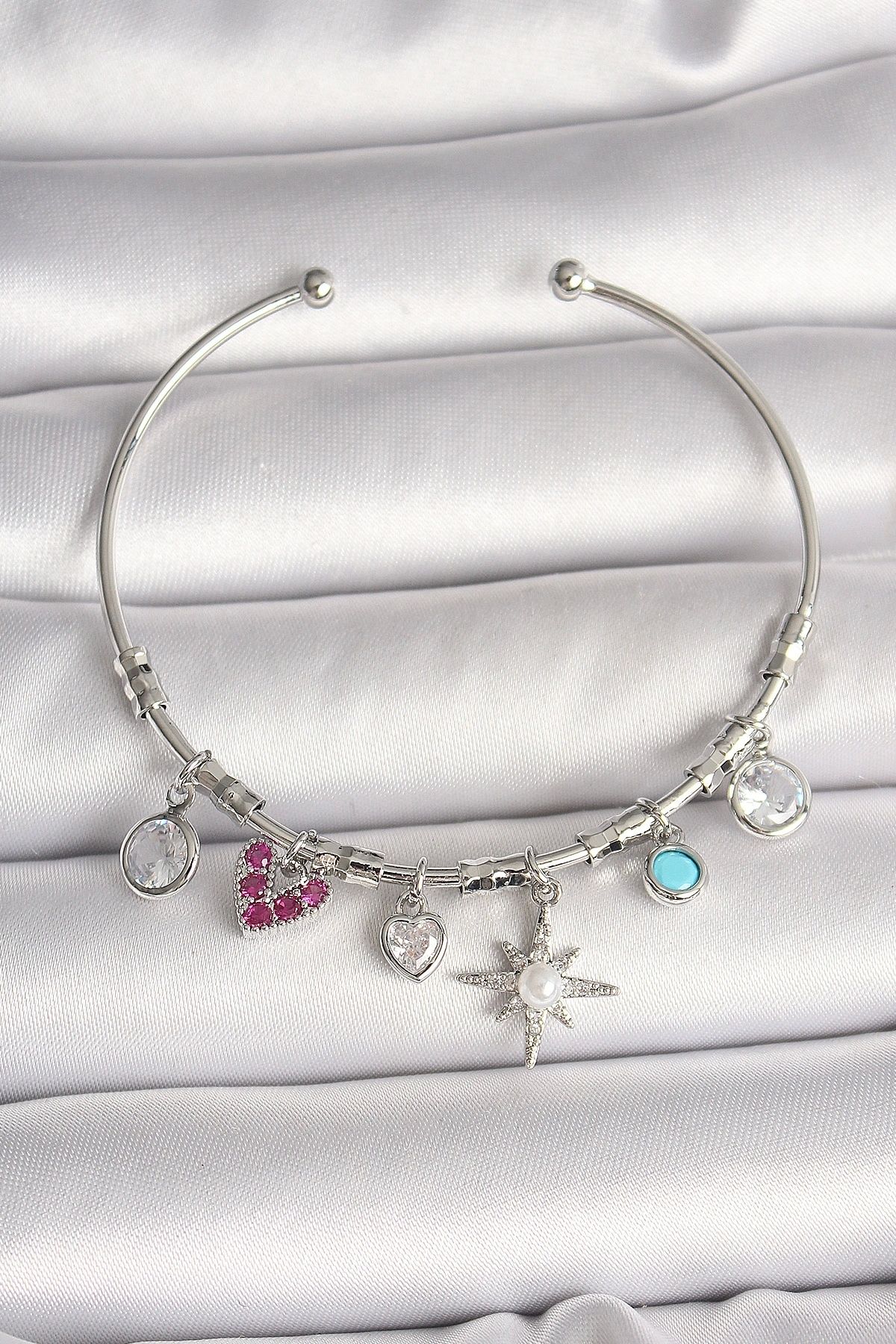 OurStyles Pirinç Gümüş Renk Sallantı Zirkon Taşlı Kutup Yıldız Figür Kalp Detay Charm Kadın Bileklik - TJ-BB68