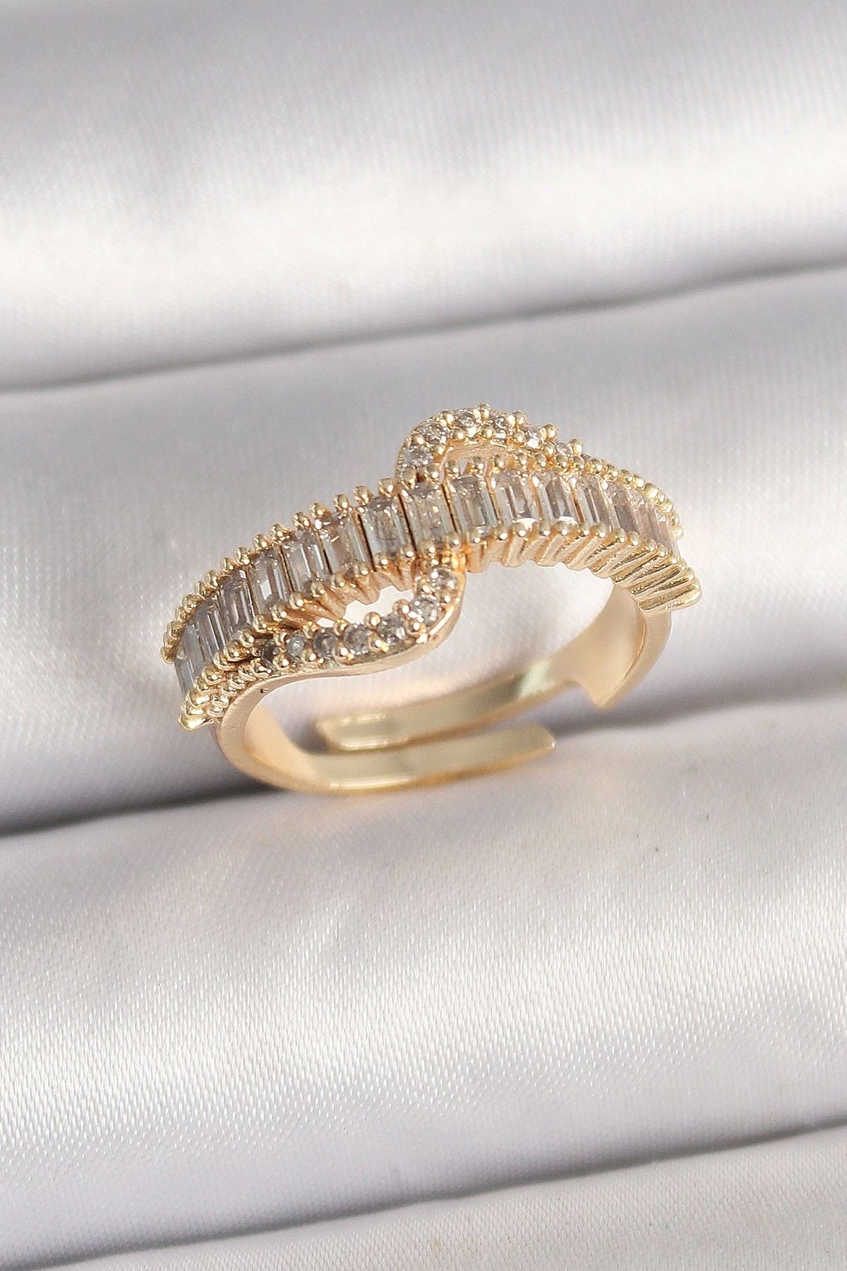 OurStyles Pirinç Gold Renk Su Yolu Zirkon Taşlı Ayarlanabilir Model Kadın Yüzük - TJ-BYK3691