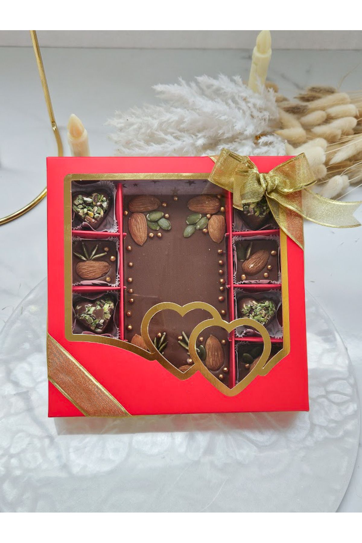 ksana choco Babalar Günü’ne özel, el yapımı sütlü Belçika çikolata kutusu. Şıklık ve lezzet bir arada