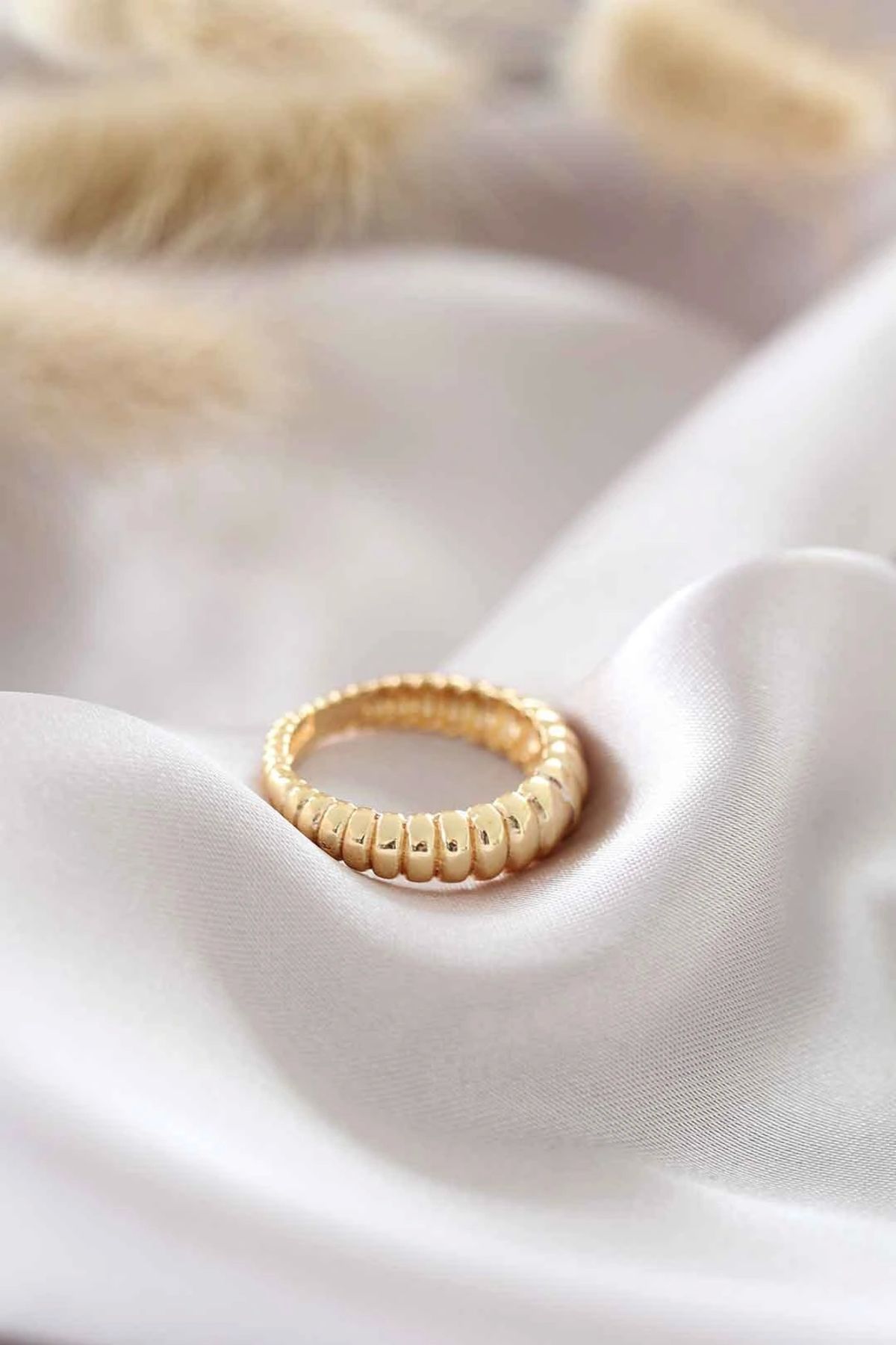 OurStyles Altın Renk Ayarlamalı Burgu Kadın Yüzük - TJ-BYK1503