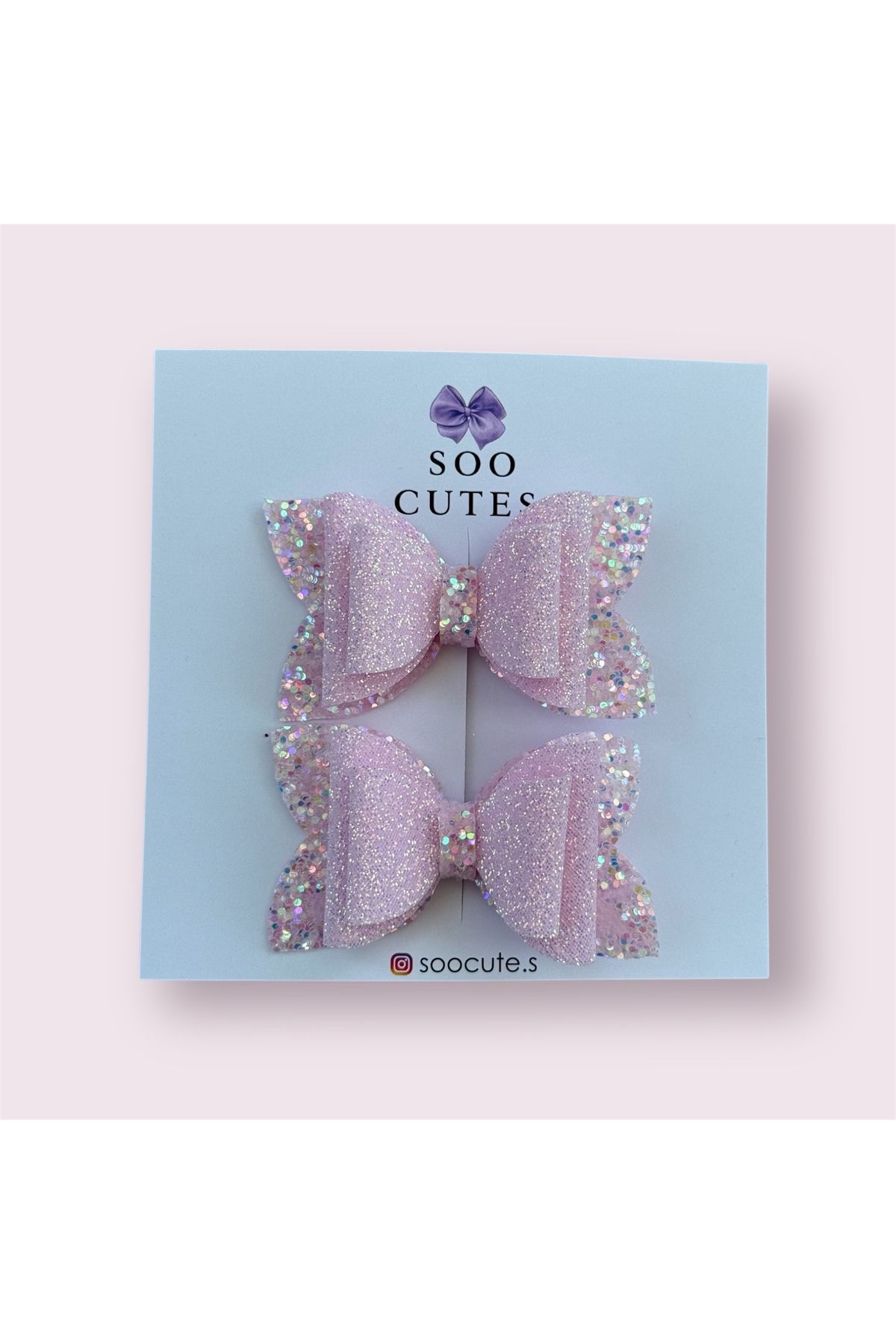 Cute İkili Pul ve Sim Detaylı Fiyonk Toka