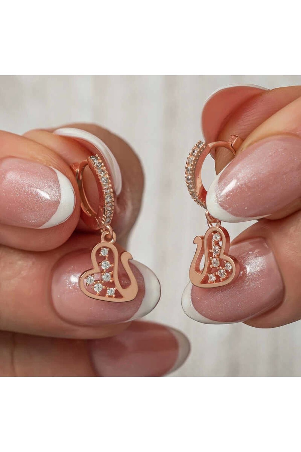 minaydan Gümüş Sallantılı Rose Kuğu Kadın Küpe
