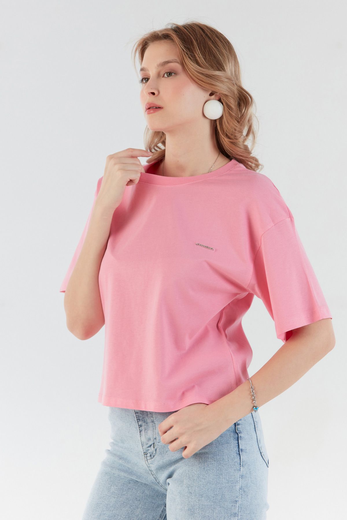 Fulla Moda Peacebud Aksesuar Detaylı Oversize Crop Tişört