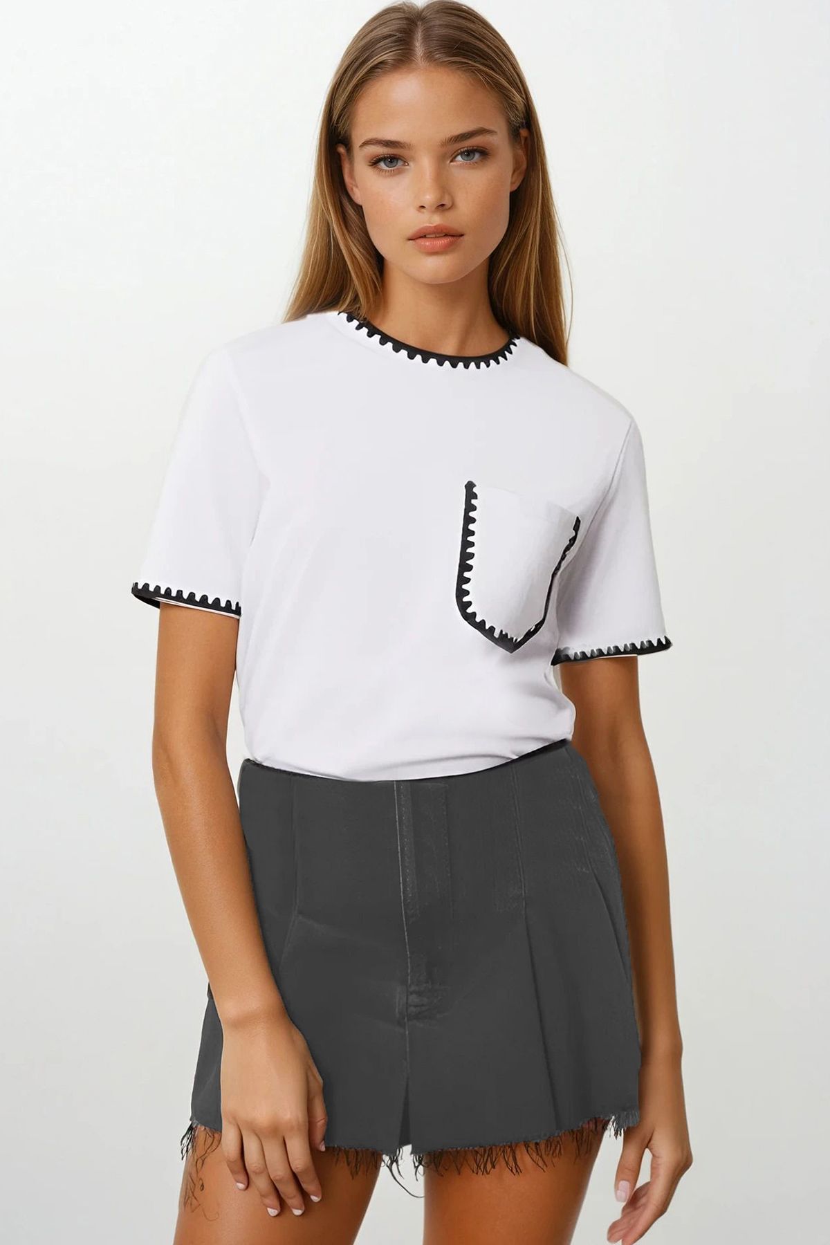 VAGGON Nakış İşlemeli Tek Cepli T-Shirt