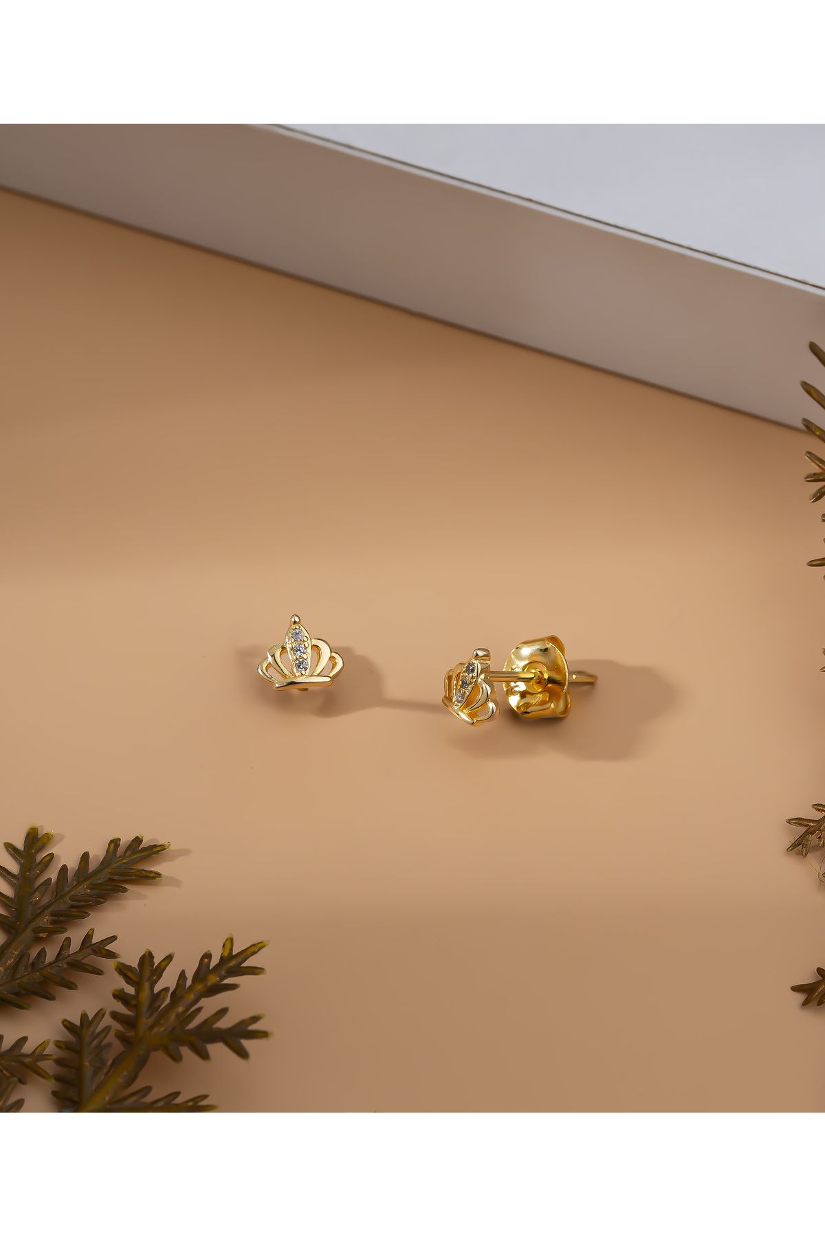 Roza Silver 925 Ayar Gold Zirkon Taşlı Minimal Taç Çivili Gümüş Küpe