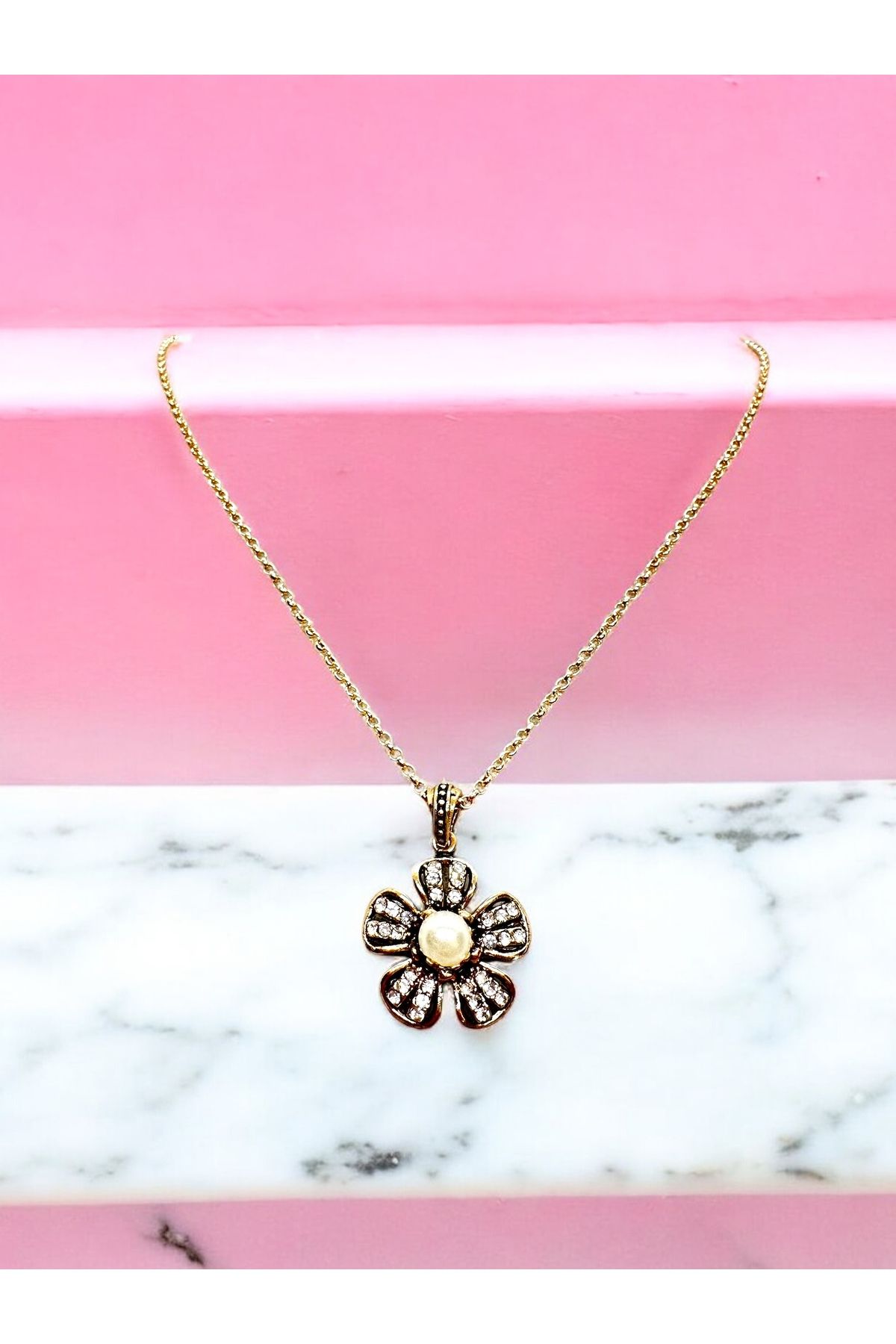 FUYA JEWELLERY İnci Detaylı Çiçek Motif Kolye