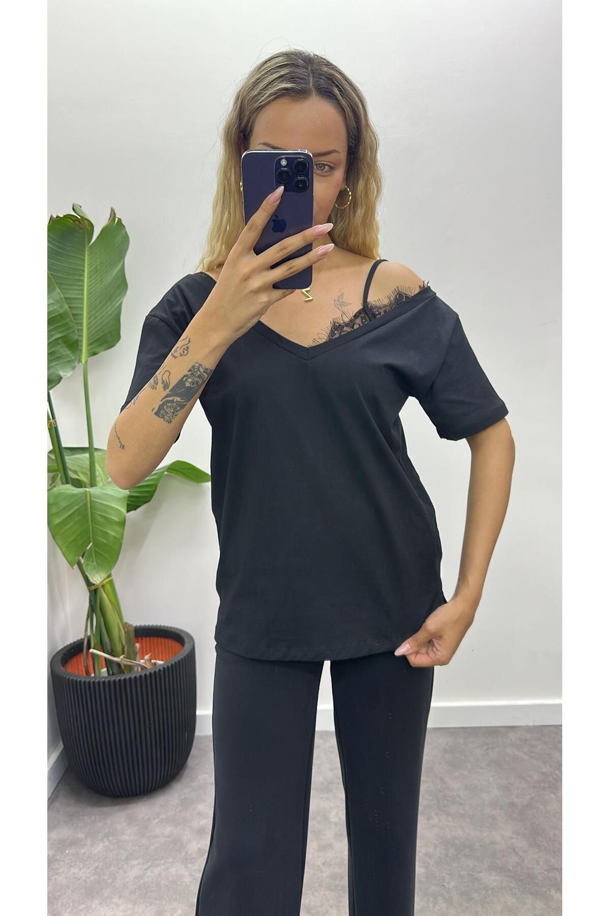 Acar Boutique Omuz Dantel Detay Bluz
