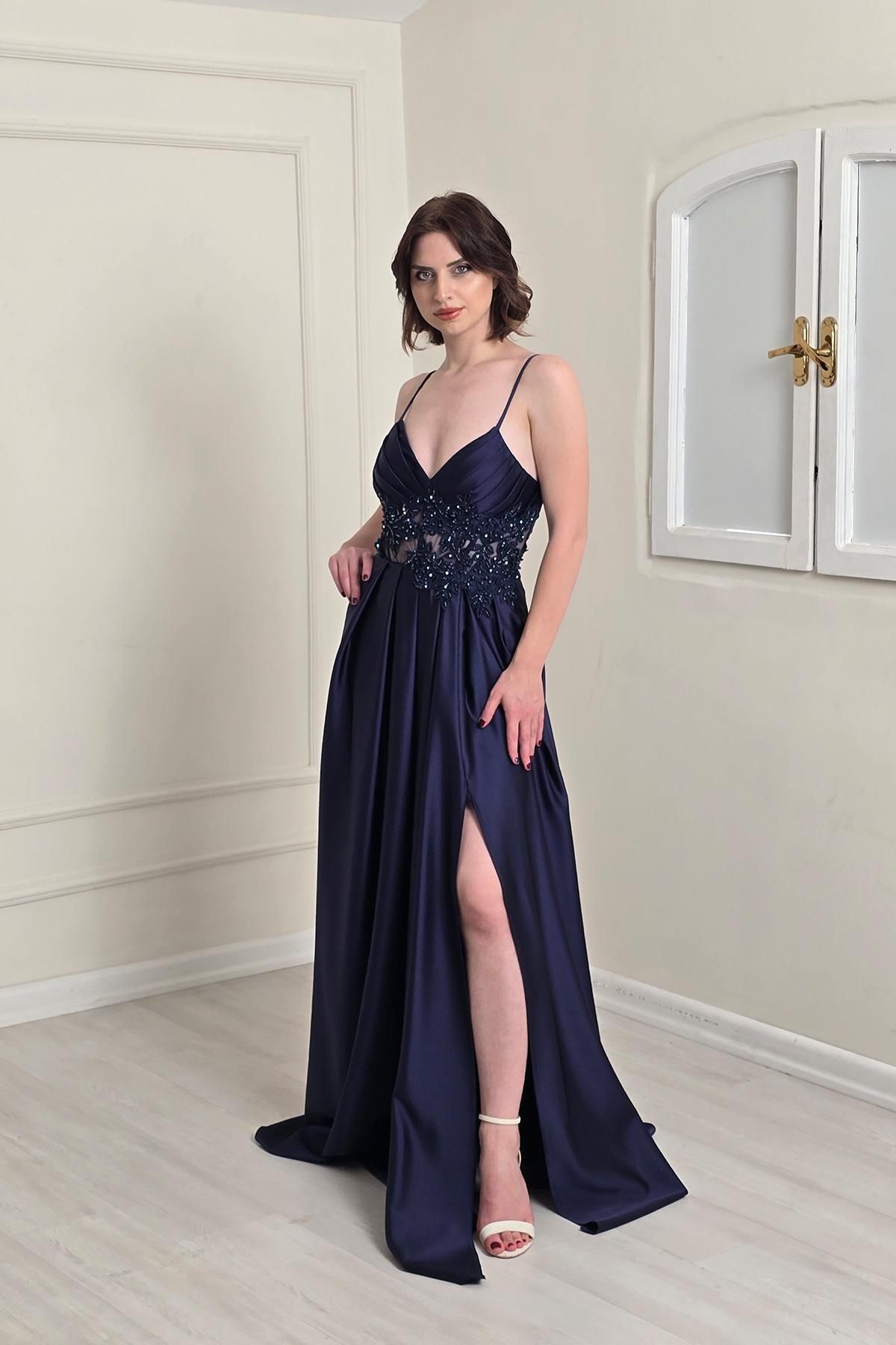 Yonca Moda Evi Lacivert Saten Aplikli İnce Askılı Yırtmaçlı Abiye 6077