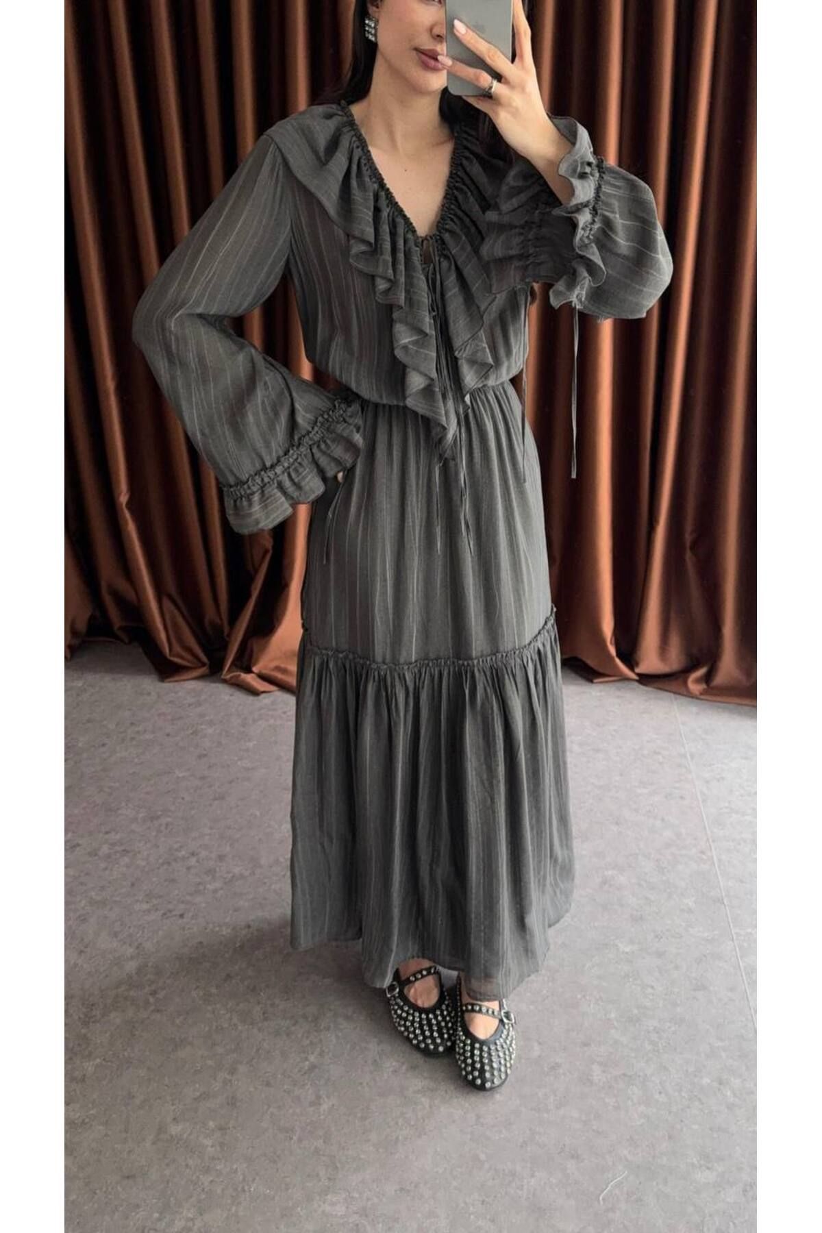 Hotfashion YAKASI VE KOLLARI FIRFIR DETAYLI ELBİSE