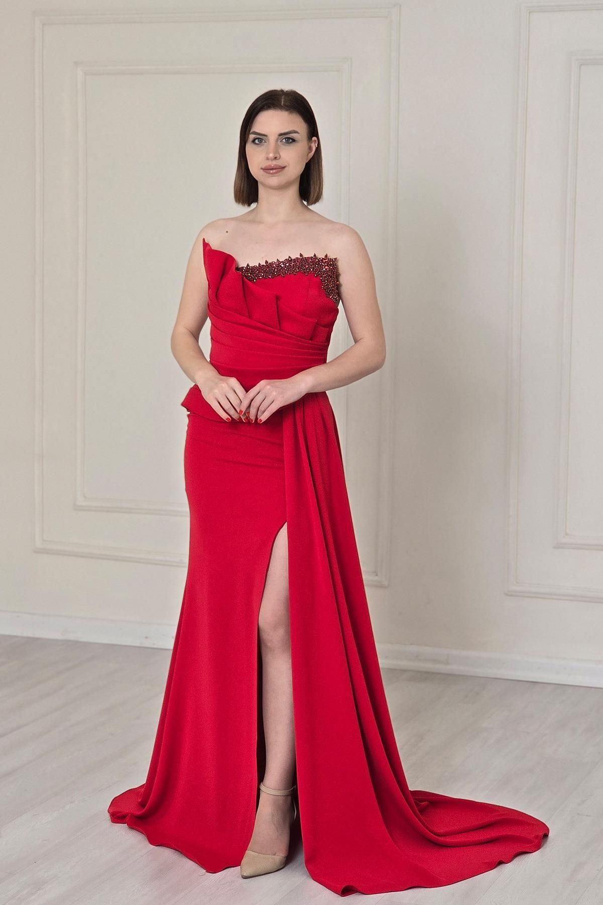 Yonca Moda Evi Kırmızı Straplez Drapeli Abiye 5250