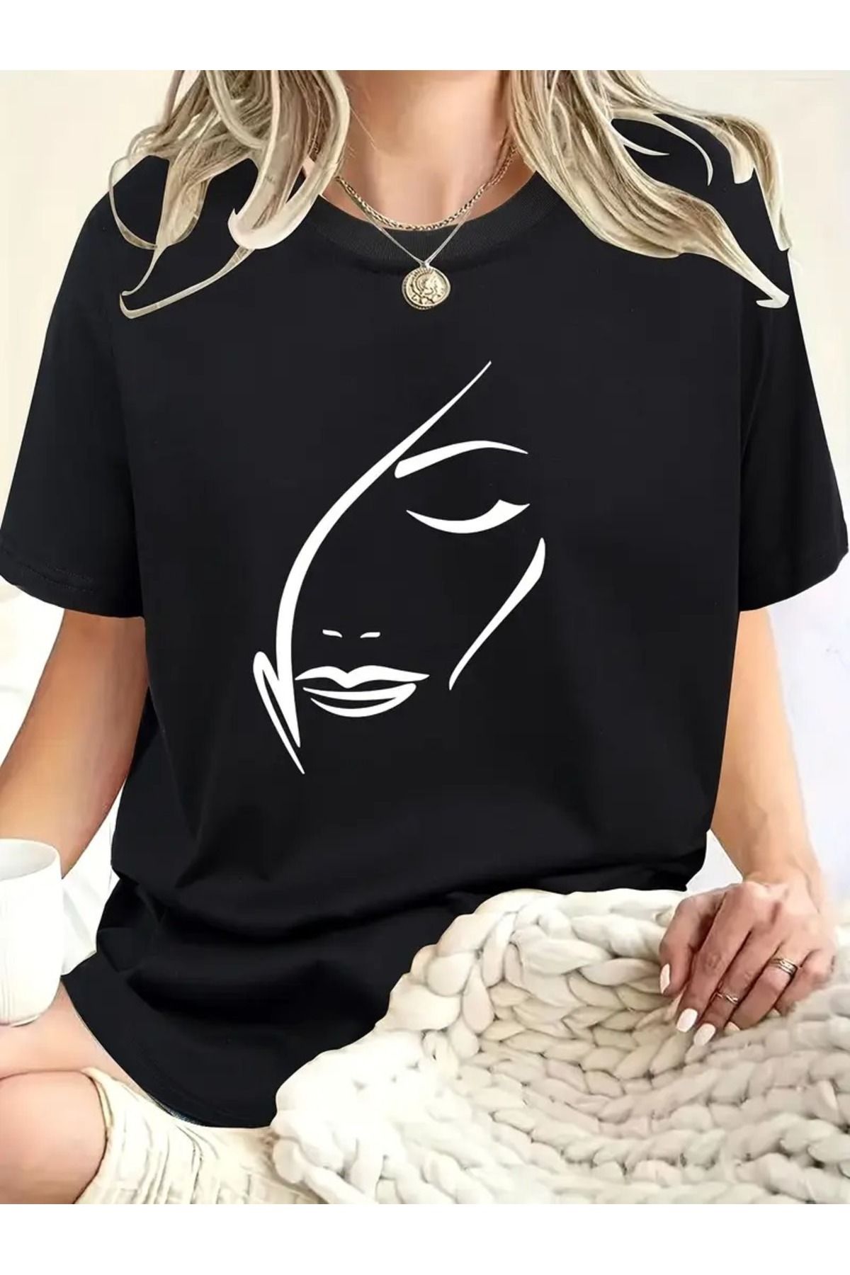 Boi Kadın Soyut Yüz Çizgi Sanatı Oversize Salas T-shirt Boyfriend