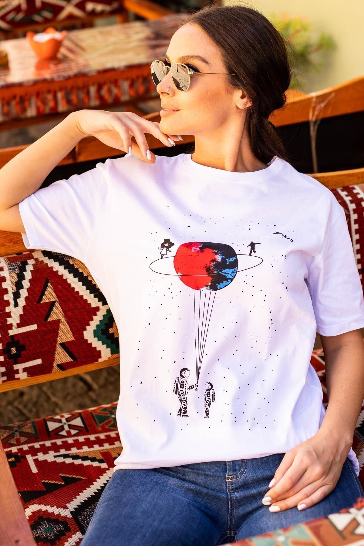 Boi Kadın Beyaz Satürn Tshirt