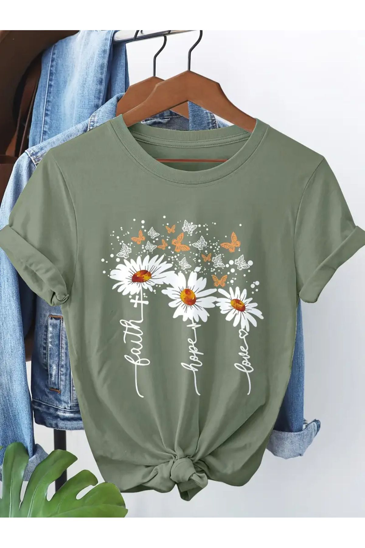 Boi Faith Papatya Kelebek Baskılı Kadın Haki yeşili T-shirt