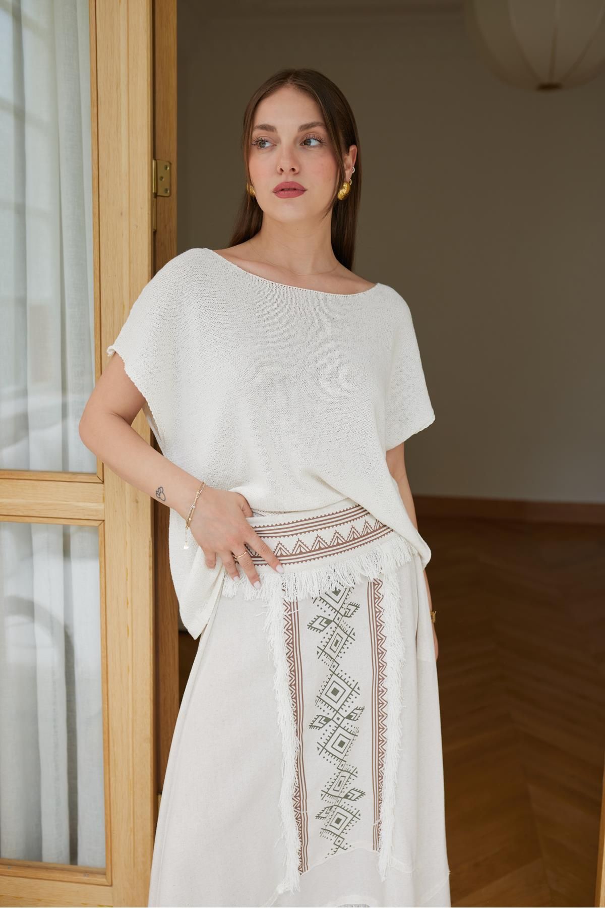 Askı Tekstil Ekru Kısa KolKayık Yaka Mevsimlik Triko