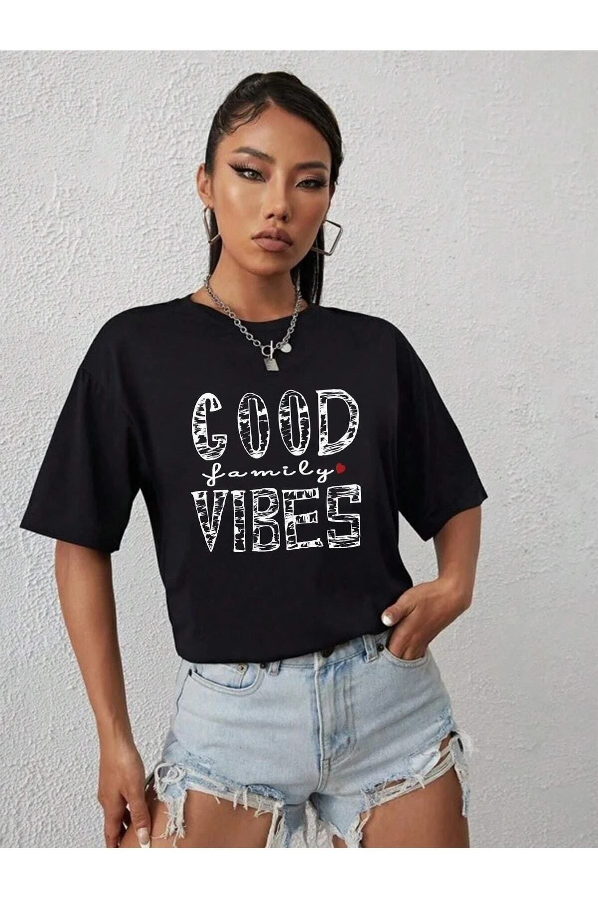 Hunors Sportswear & Company Kadın / Kız Oversize T-shirt Good Family Vibes Baskılı