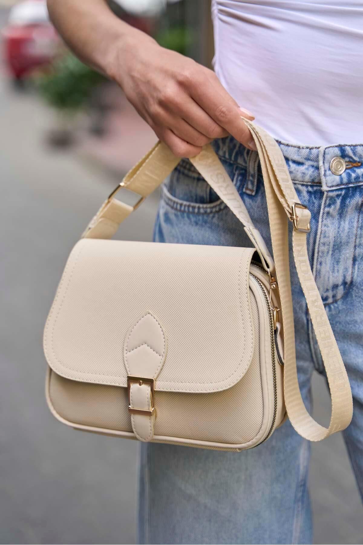 Madamra Krem Kadın Trendy Günlük Tokalı El ve Omuz Çantası