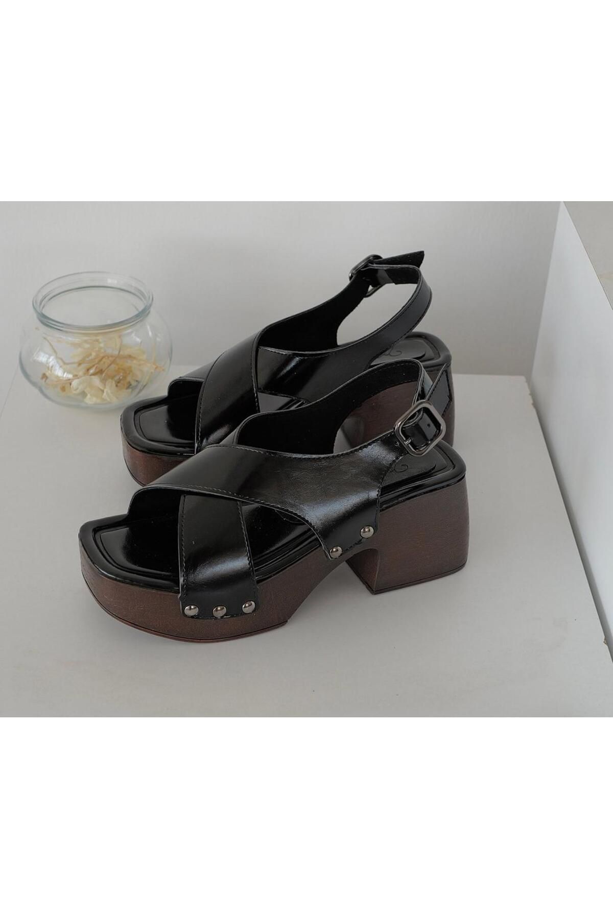 MİSS PARK MODA ÇAPRAZ KALIN TABAN SANDALET