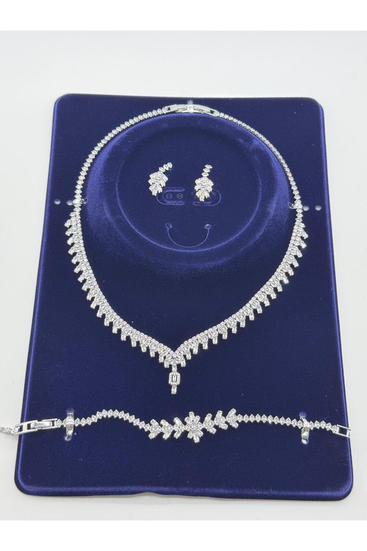 MODA KADIN ZARİF ÇELİK PIRLANTA SET TAKIMI