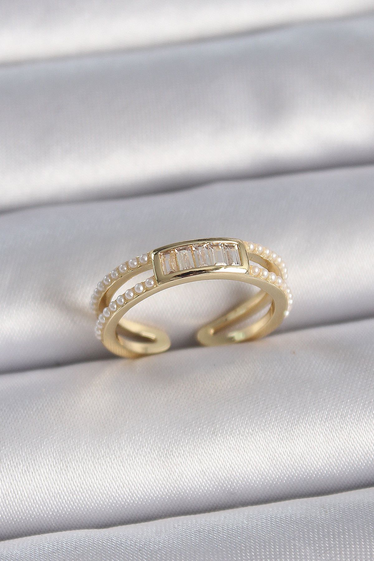 ÖYKÜ VE YİĞİT Pirinç Gold Renk Ayarlanabilir Sıralı İncili Zirkon Taş Detaylı Kadın Yüzük - TJ-BYK3380
