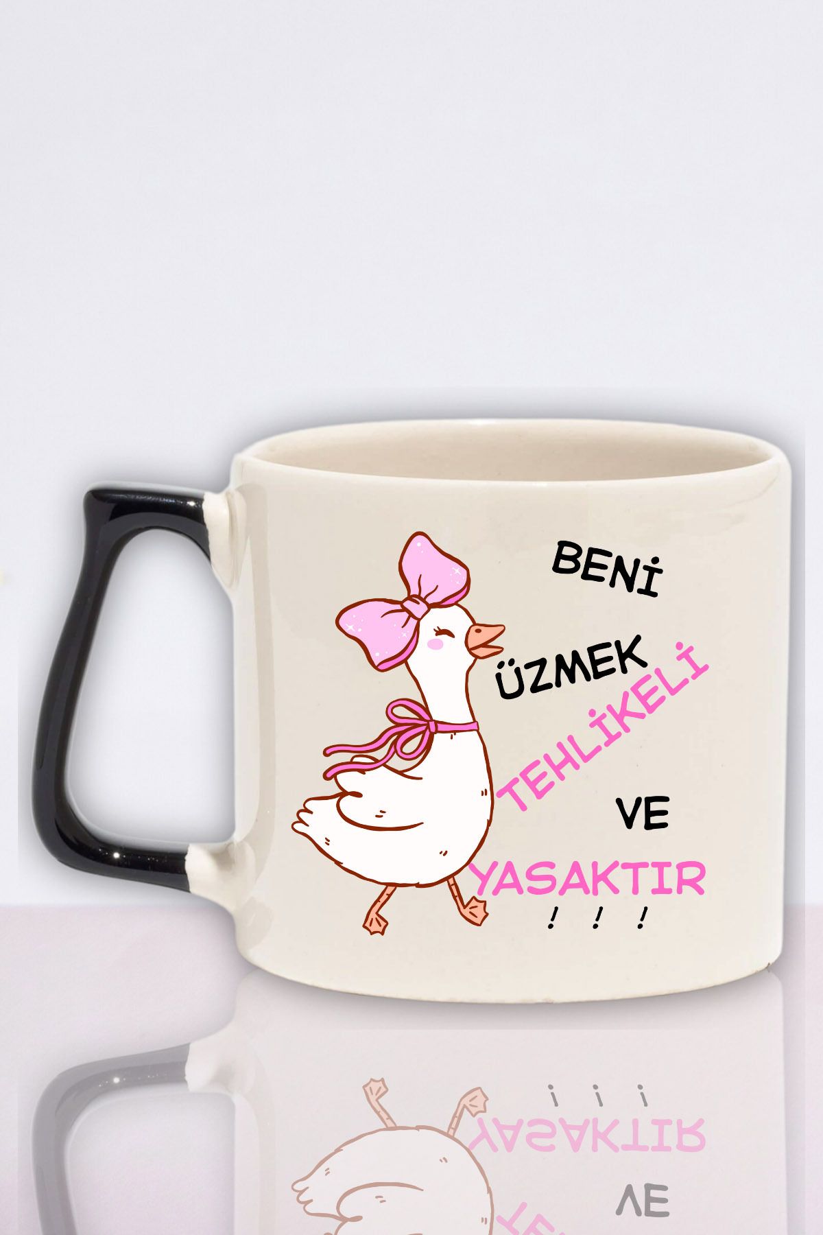 qoeuyl boutique Beni Üzmek Tehlikeli ve Yasaktır Baskılı Eğlenceli Hediyelik Renkli Kulplu Kupa Bardak