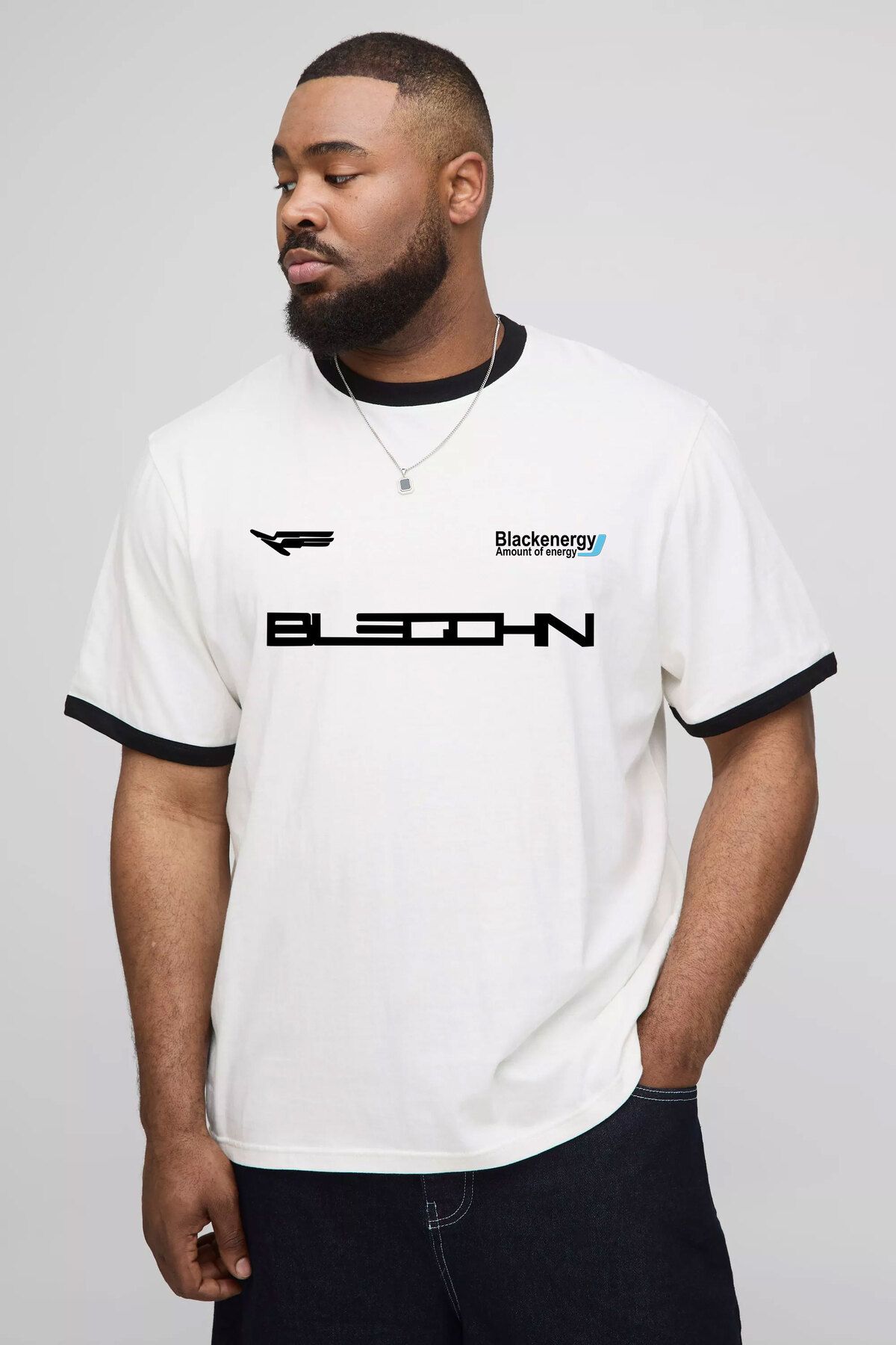 FUWEAR Beyaz Battal Bisiklet Yaka Oversize Yaka Biyeli Black Energy Baskılı Büyük Beden T-Shirt