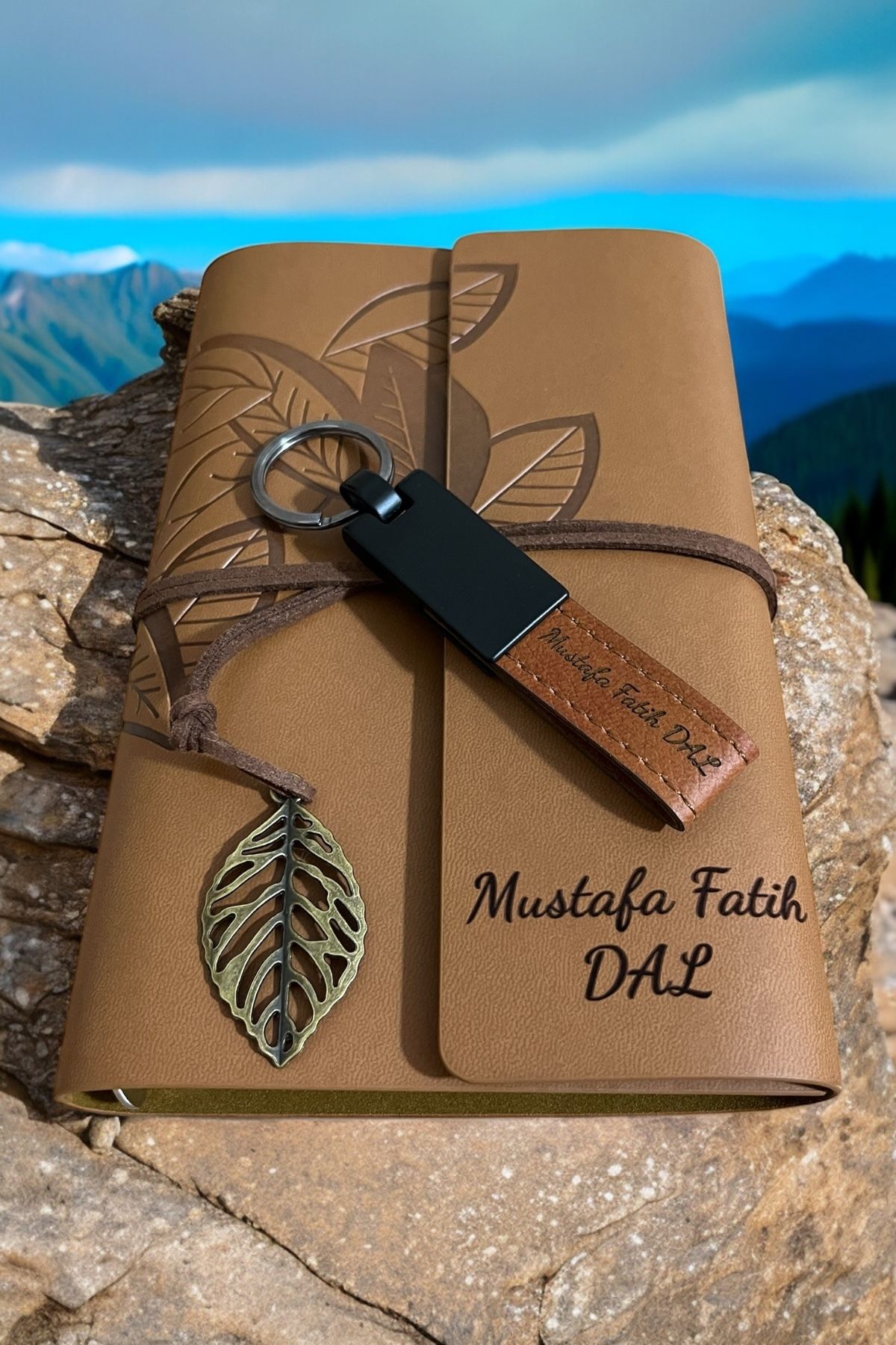 Zeysel store Kişiye Özel Deri Anahtarlık & Vegan Deri Defter Hediye Seti – İsme Özel Tasarım
