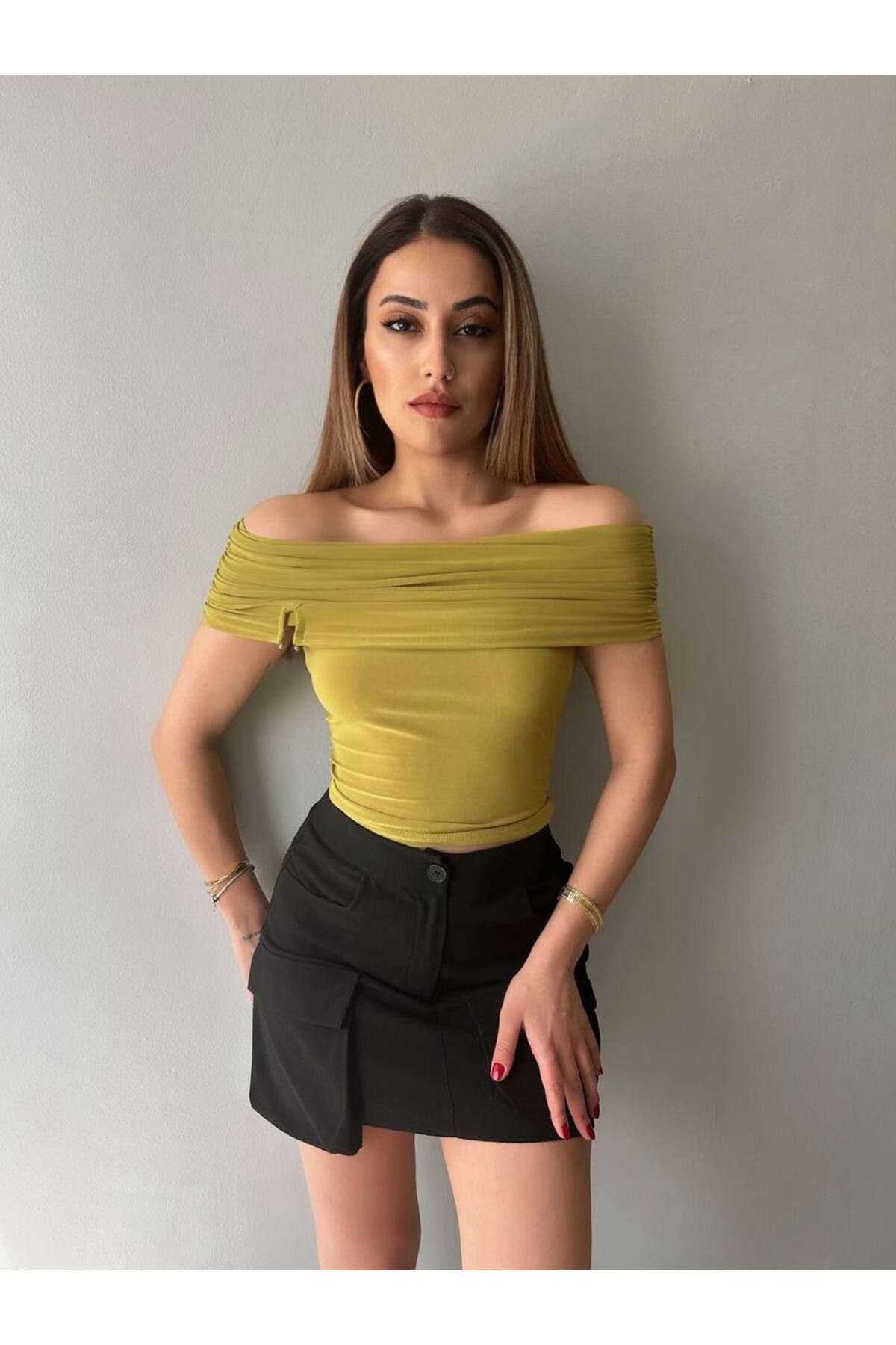 meirah butik Madonna Yaka Demir Halka Detaylı Bluz