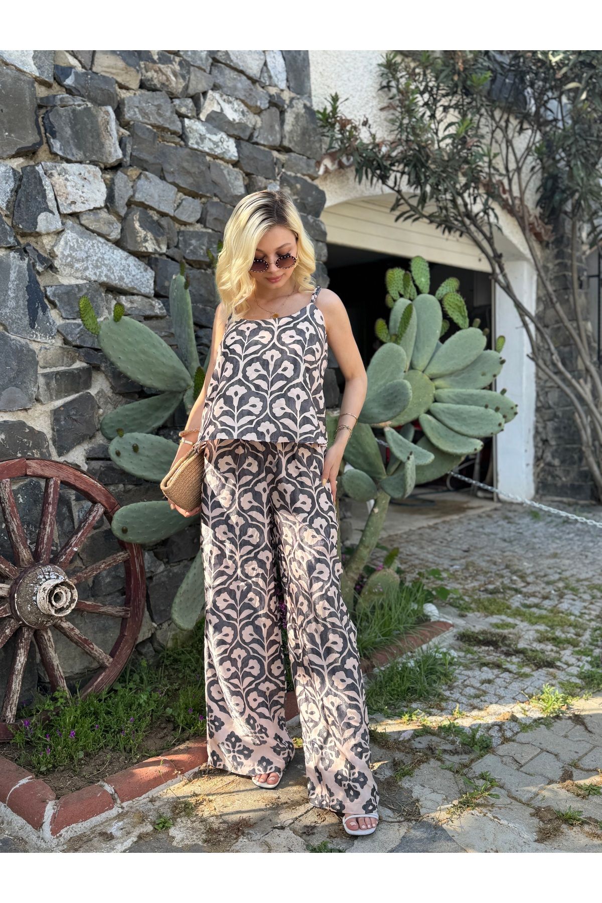 FEHUBLOOM Acı Kahve Ekru Jakarlı Askılı Bluz Pantolon Takım