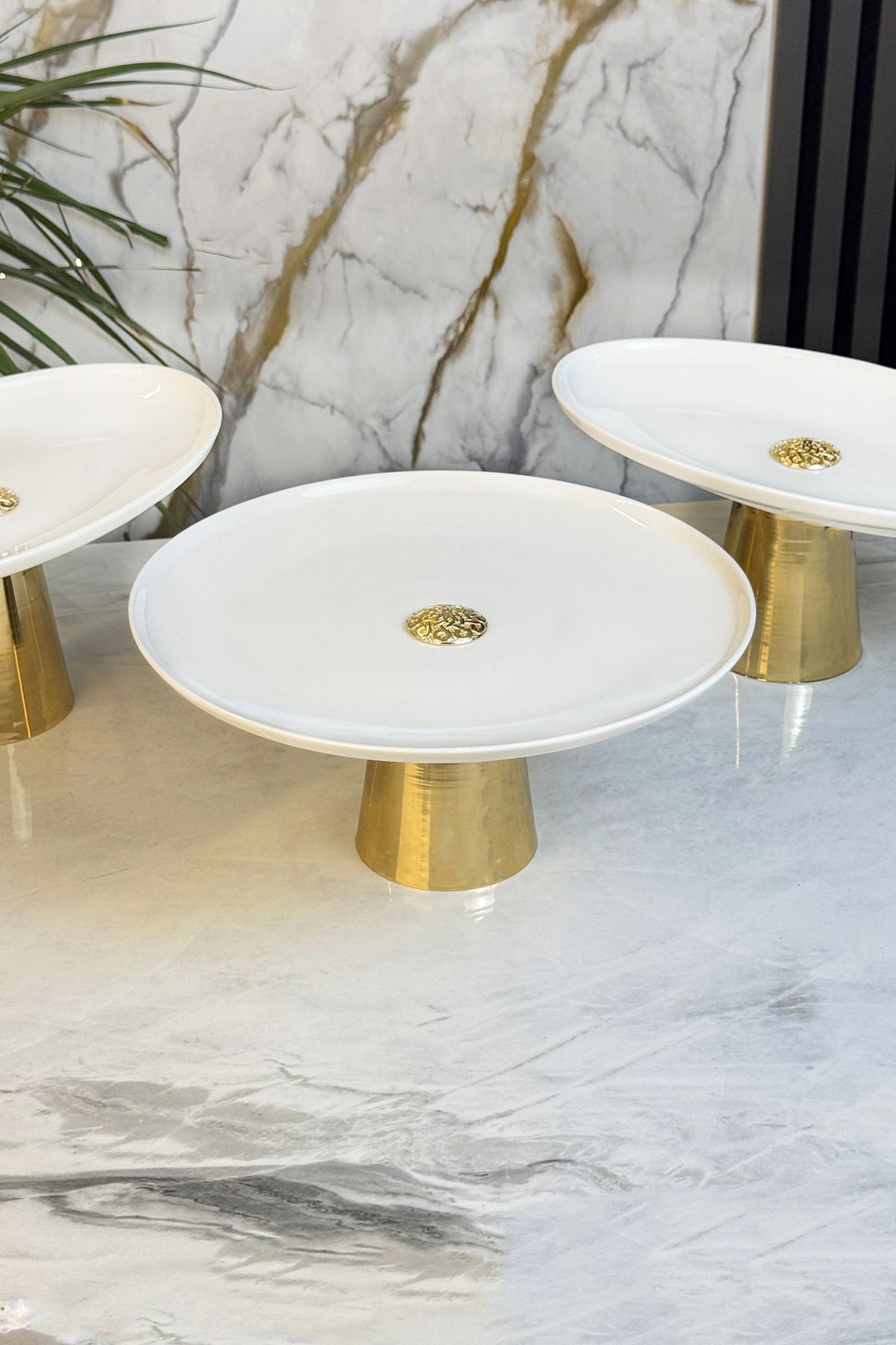 MAY HOME Porselen Gold Metal Ayaklı Tabak & Pasta Kek Kurabiye Sunumluğu Servisliği ( Yıkanabilir)