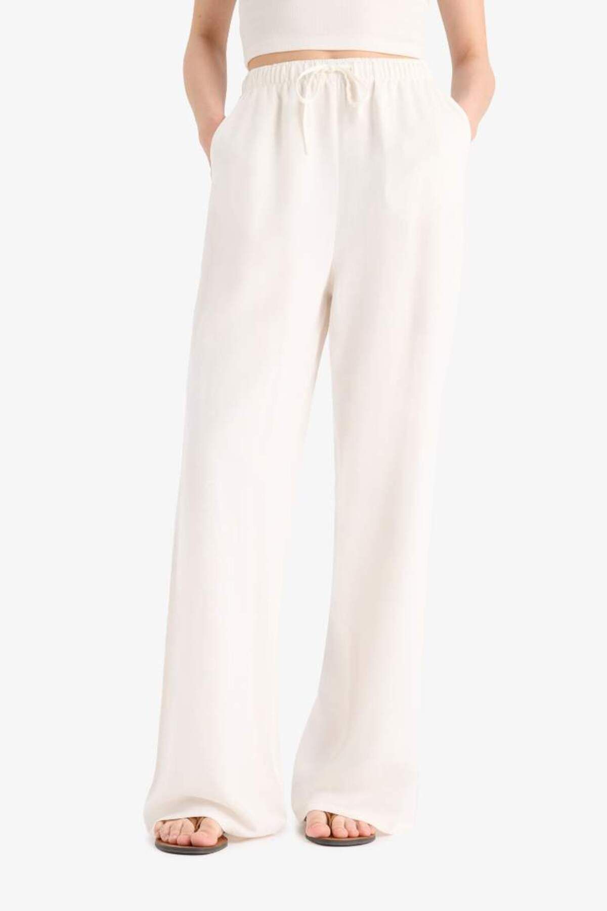 DeFacto Yeni Sezon Wide Leg Cepli Yüksek Bel Standart Boy Keten Karışımlı Pantolon
