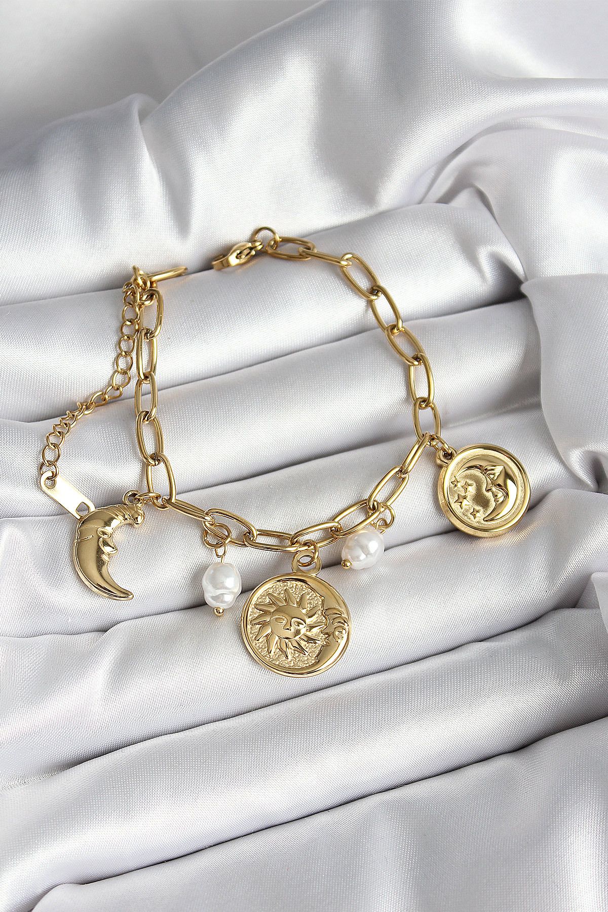 callerrons accessories Güneş Ay ve Para Figürlü İnci Detaylı Sallantılı Gold Renk Kadın Bileklik - EBJ250530W34345
