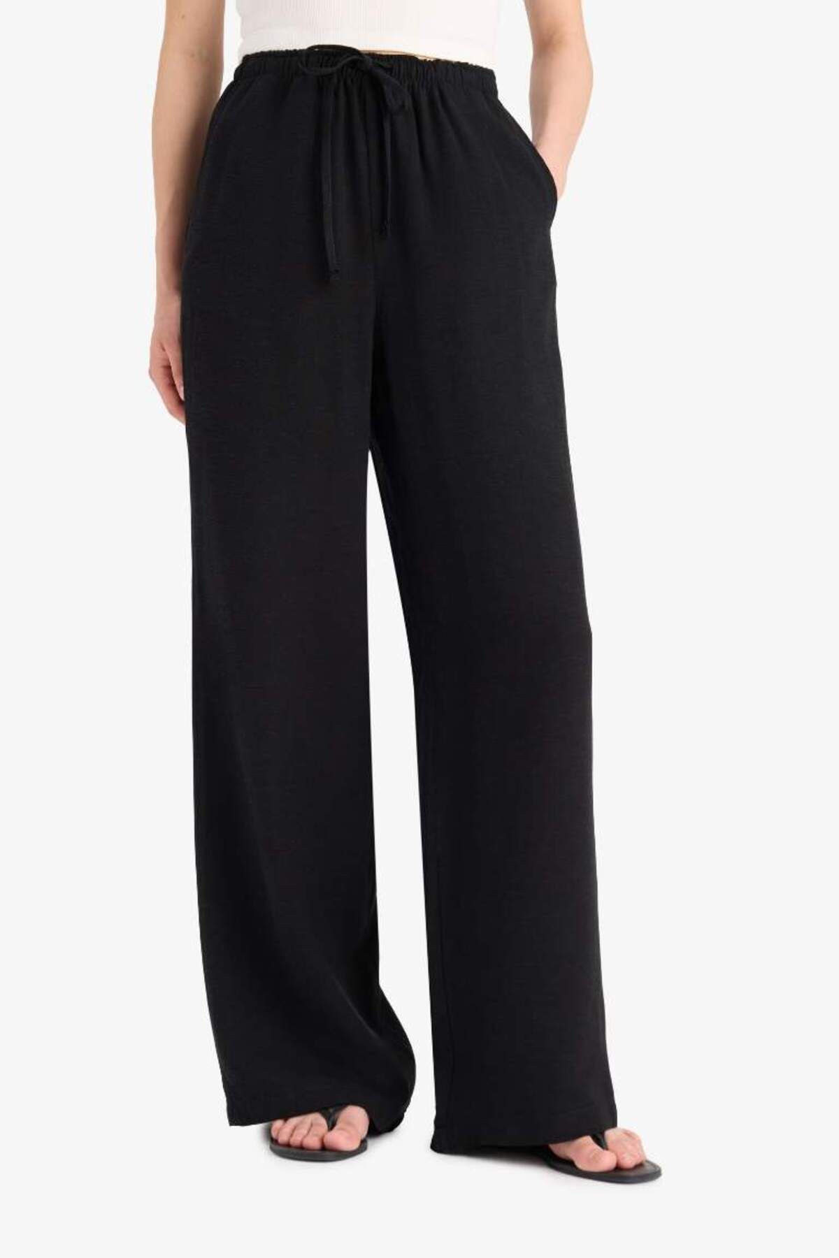 DeFacto Yeni Sezon Wide Leg Cepli Yüksek Bel Standart Boy Keten Karışımlı Pantolon