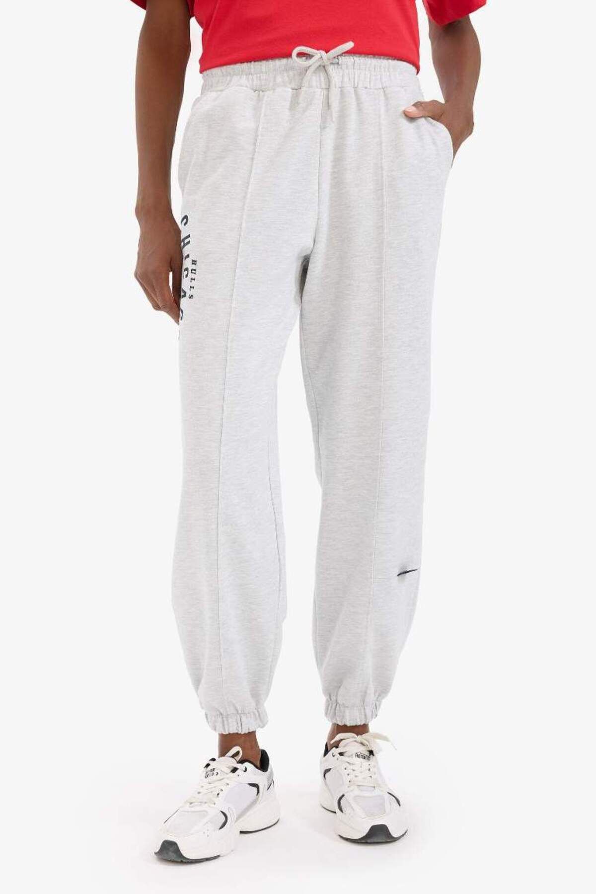 DeFacto Yeni Sezon DeFactoFit NBA Chicago Bulls Jogger Çift Cepli Jogger Paça Standart Boy