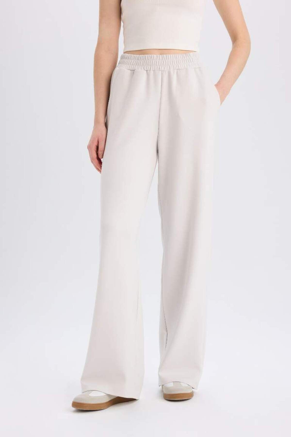 DeFacto Yeni Sezon Wide Leg İnce Eşofman Altı Basic Düz Cepli Beli Lastikli Soft Touch Geniş