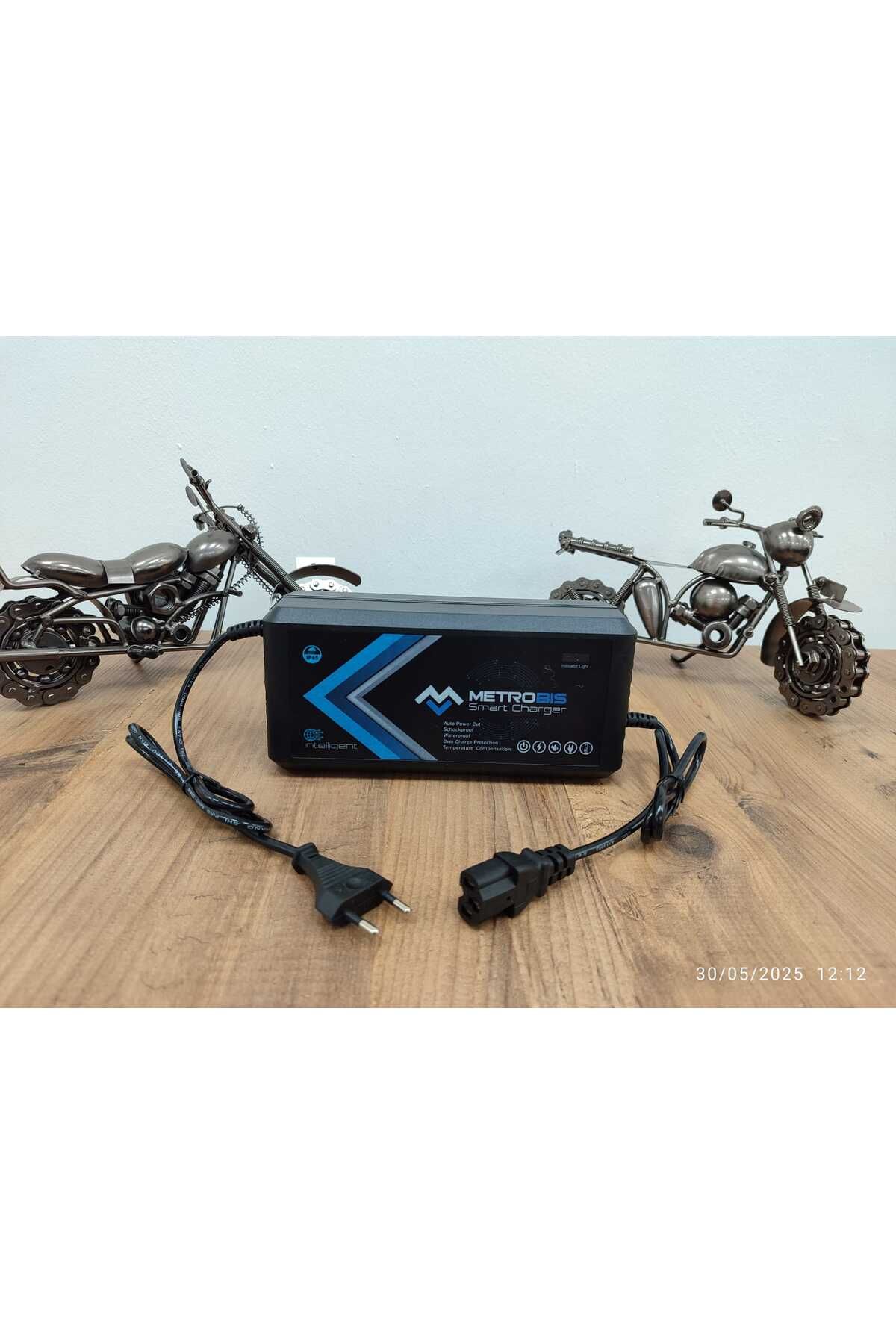 Güneş Elektrikli Motosiklet şarj aleti 72V / 60AH Uyumlu