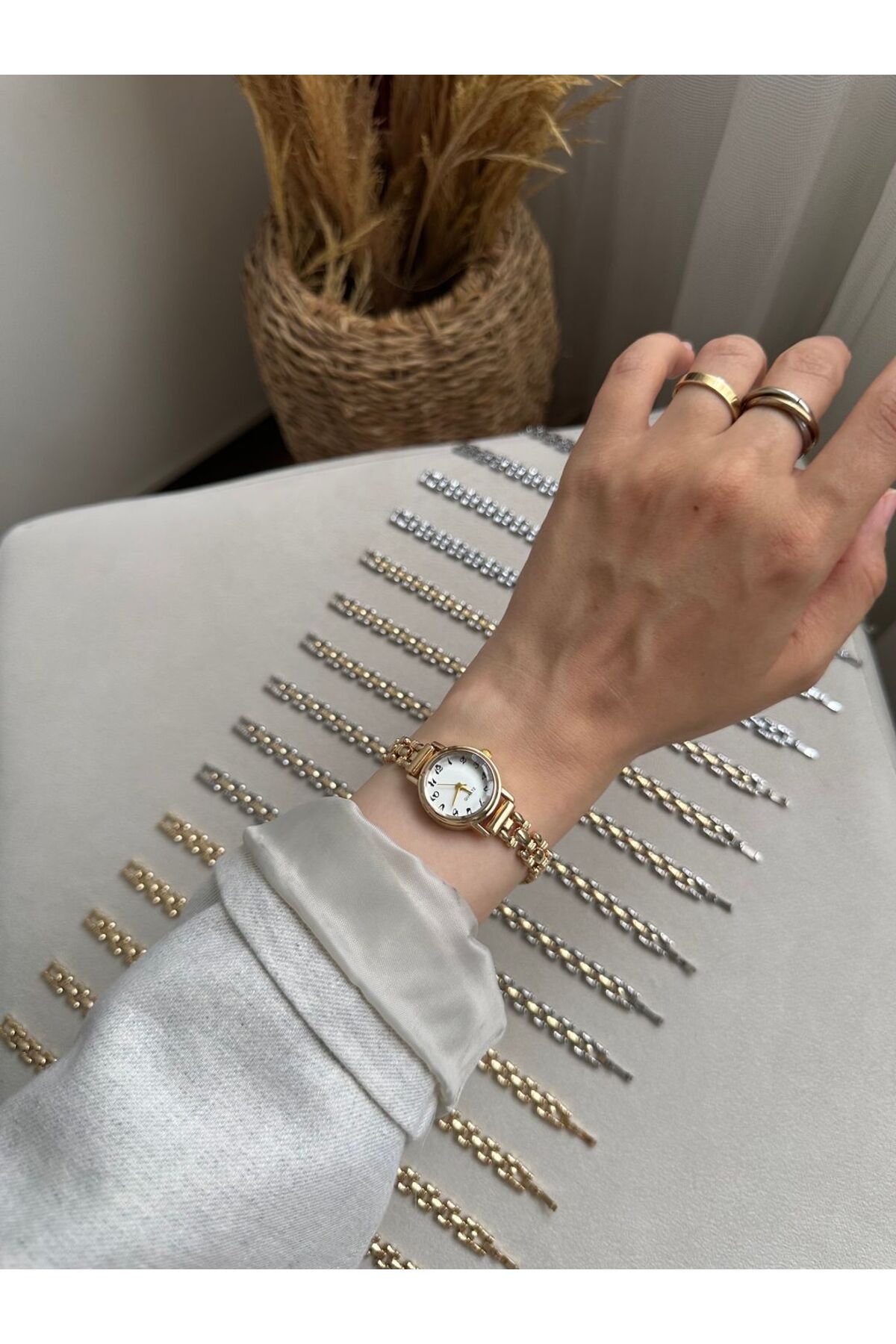 MERW July Model Gold Beyaz Renk Metal Kordon Vintage Retro Seri Kadın Kol Saati