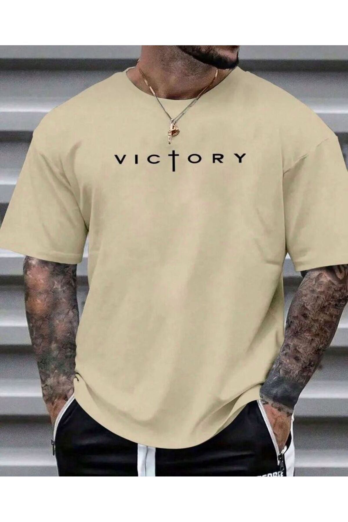 SOKAKTA Bej Renkli Oversize Kesim VİCTORY Baskılı Trend Oversize Tshirt UNİSEX