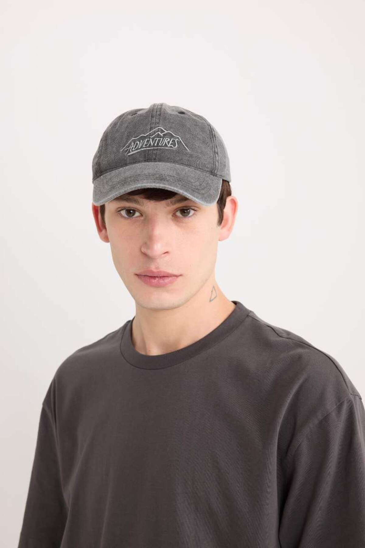 DeFacto Yeni Sezon Erkek Nakışlı Jean Cap Şapka