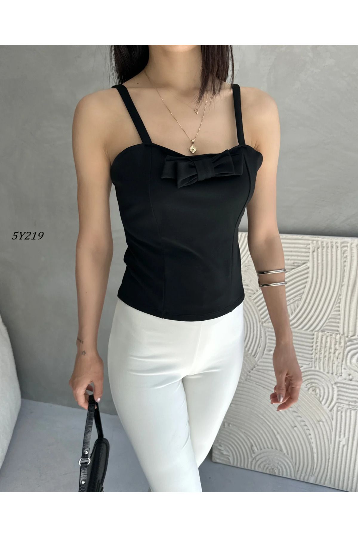 Remon İp Askılı Yakası Fiyonk Detaylı Crep Bluz 5Y219