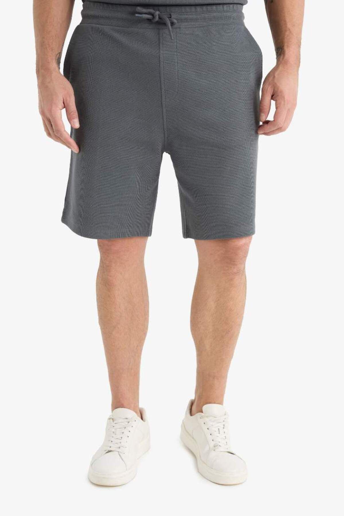 DeFacto Yeni Sezon Regular Fit Dokulu Beli Bağcıklı Şort